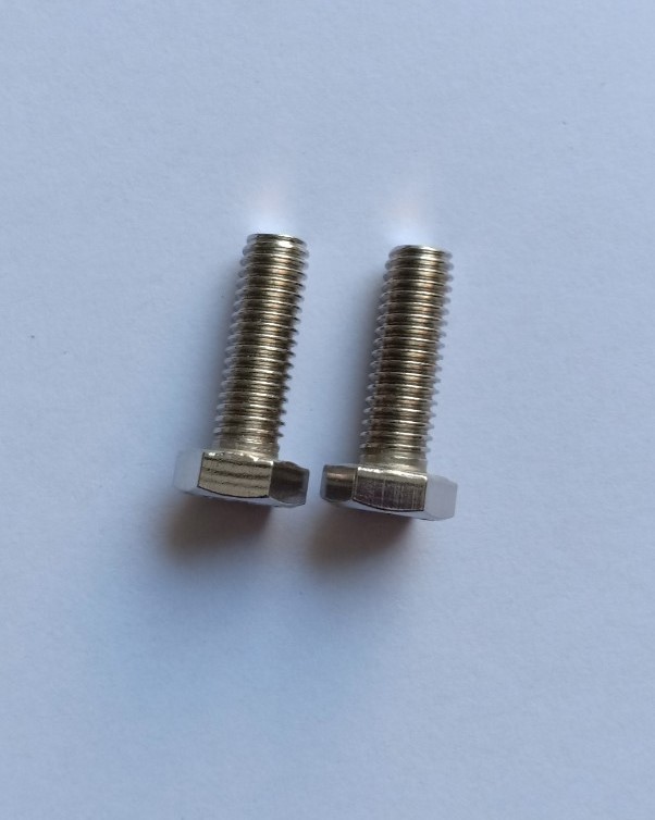 1 BỊCH 25 CON BULONG ĐAI ỐC INOX 201 8x25 M.E HOÀNG KHANG