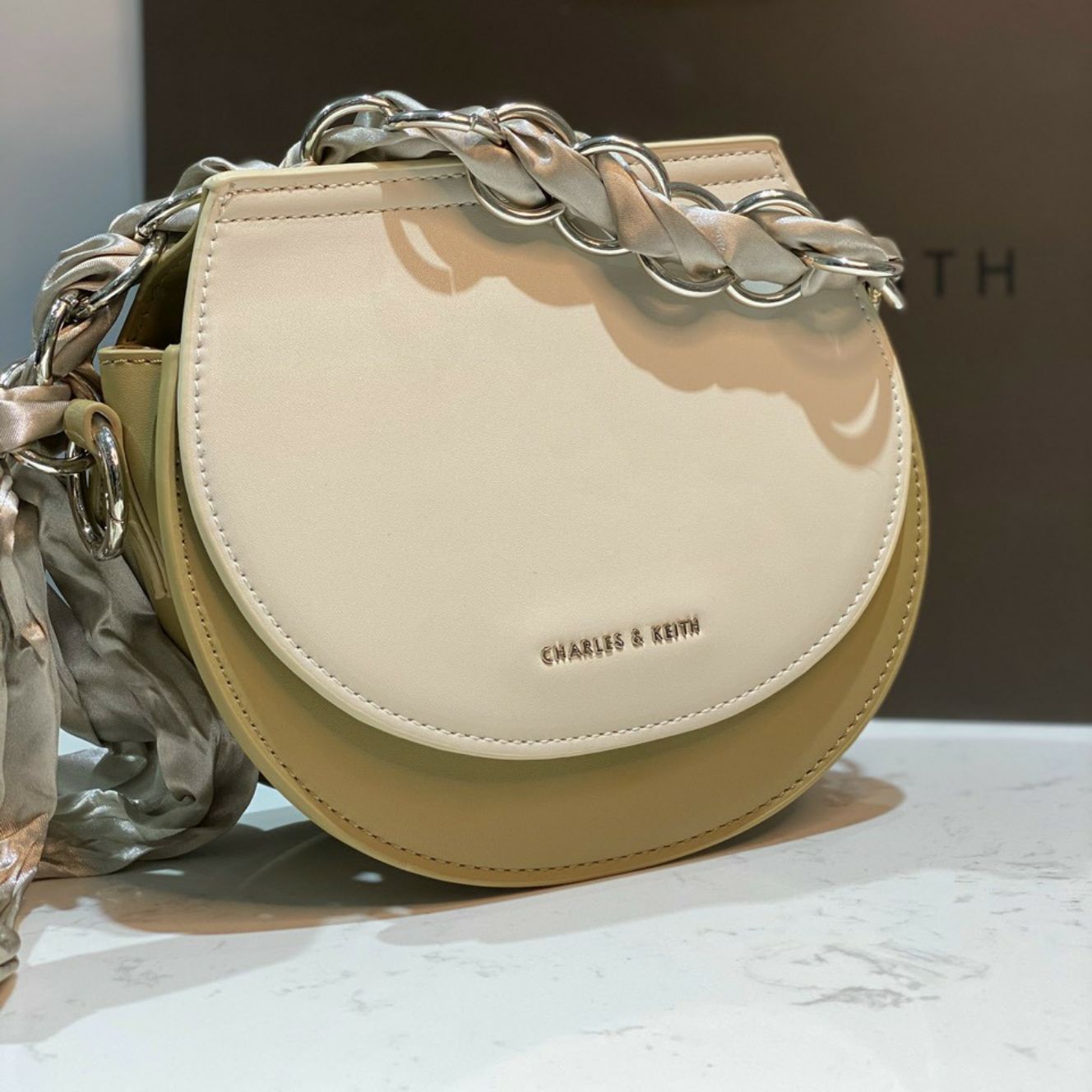 túi dáng tròn CK2-50150932