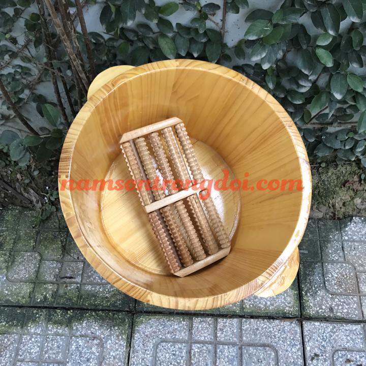Chậu ngâm chân gỗ thông trơn kèm bàn lăn