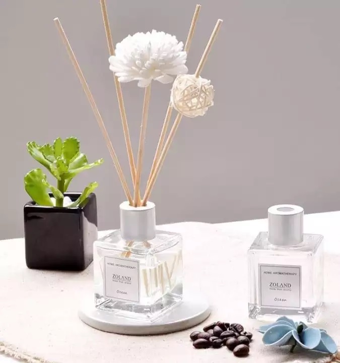 Lọ nước hoa thơm phòng kèm hoa giả trang trí