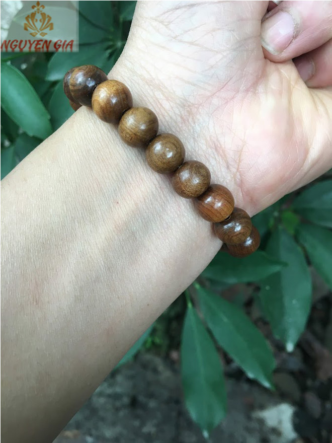 Vòng tay phong thủy gỗ Bách Xanh 10 mm