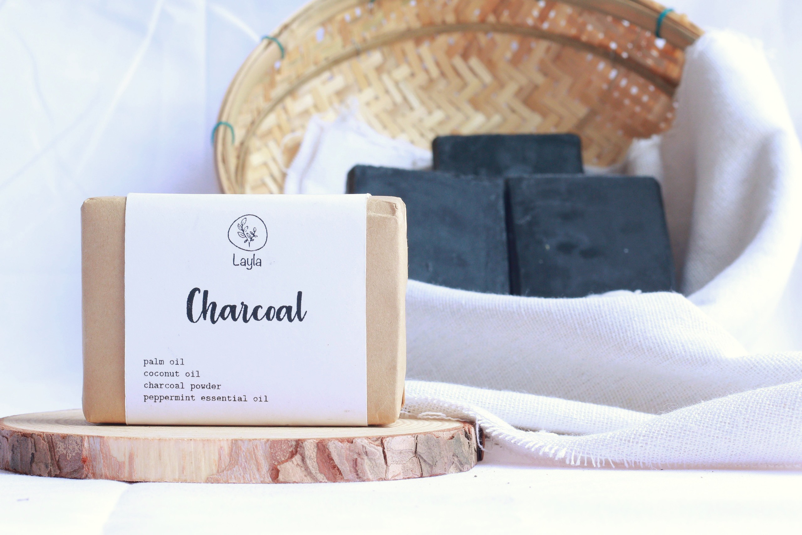 Xà bông cục thiên nhiên than tre handmade thải độc da, ngừa mụn LAYLA