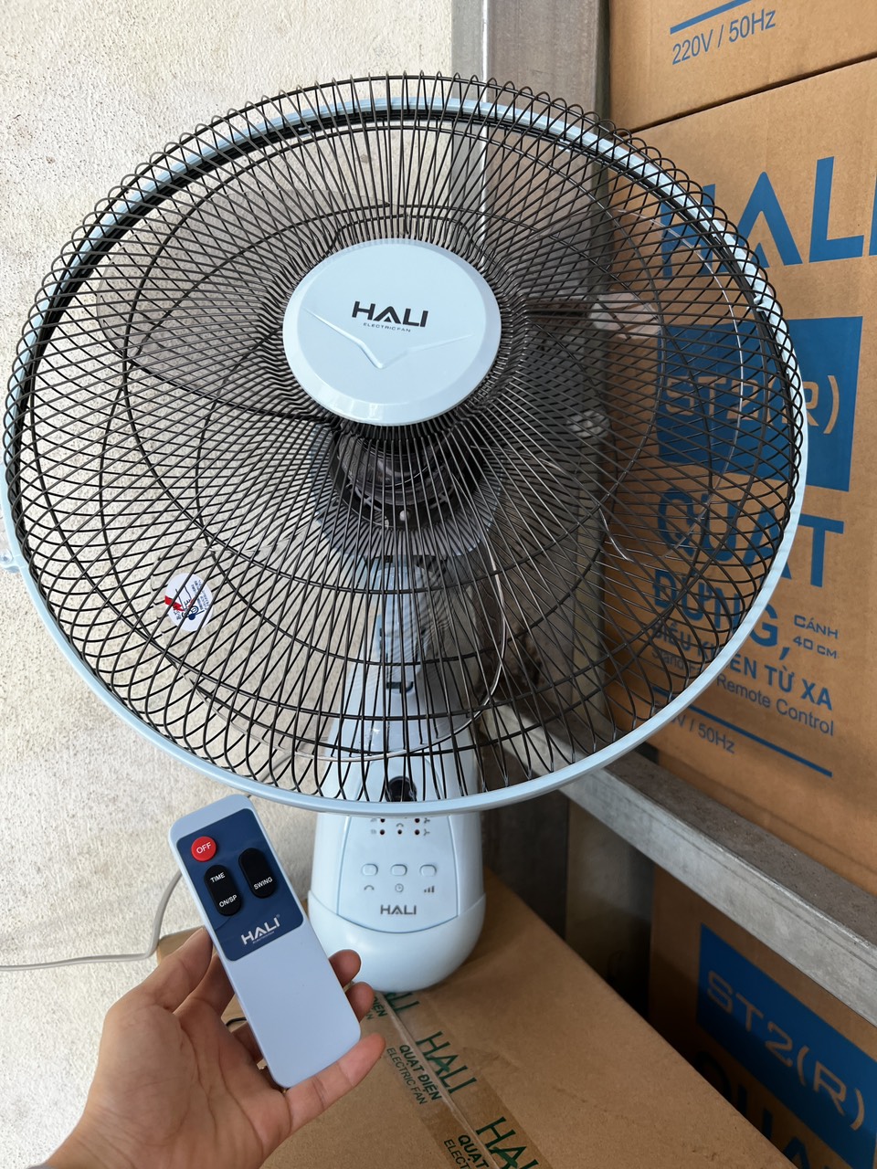 [FreeshipMAX] Quạt treo điều kiển Hali TR2-R, 3 cánh, màu thiên thanh, XÁM máy êm ru - BH 12 THÁNG