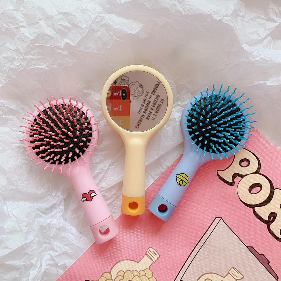 Một cây lược gai, mẫu y hình, giao màu ngẫu nhiên.