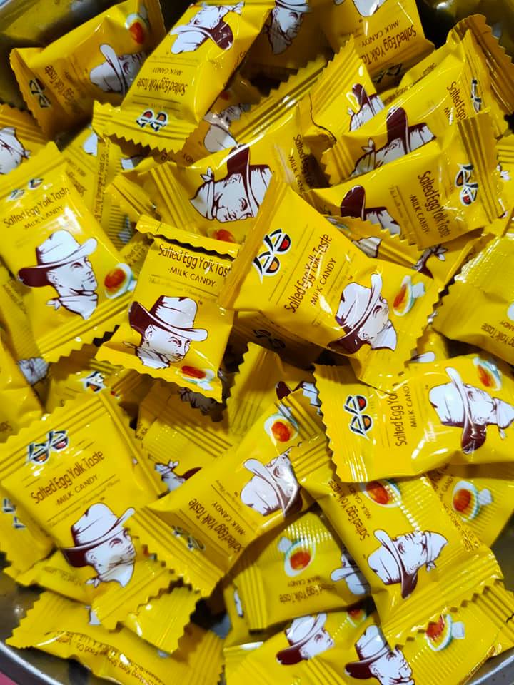 1 gói 360gr kẹo trứng muối hiệu ông già
