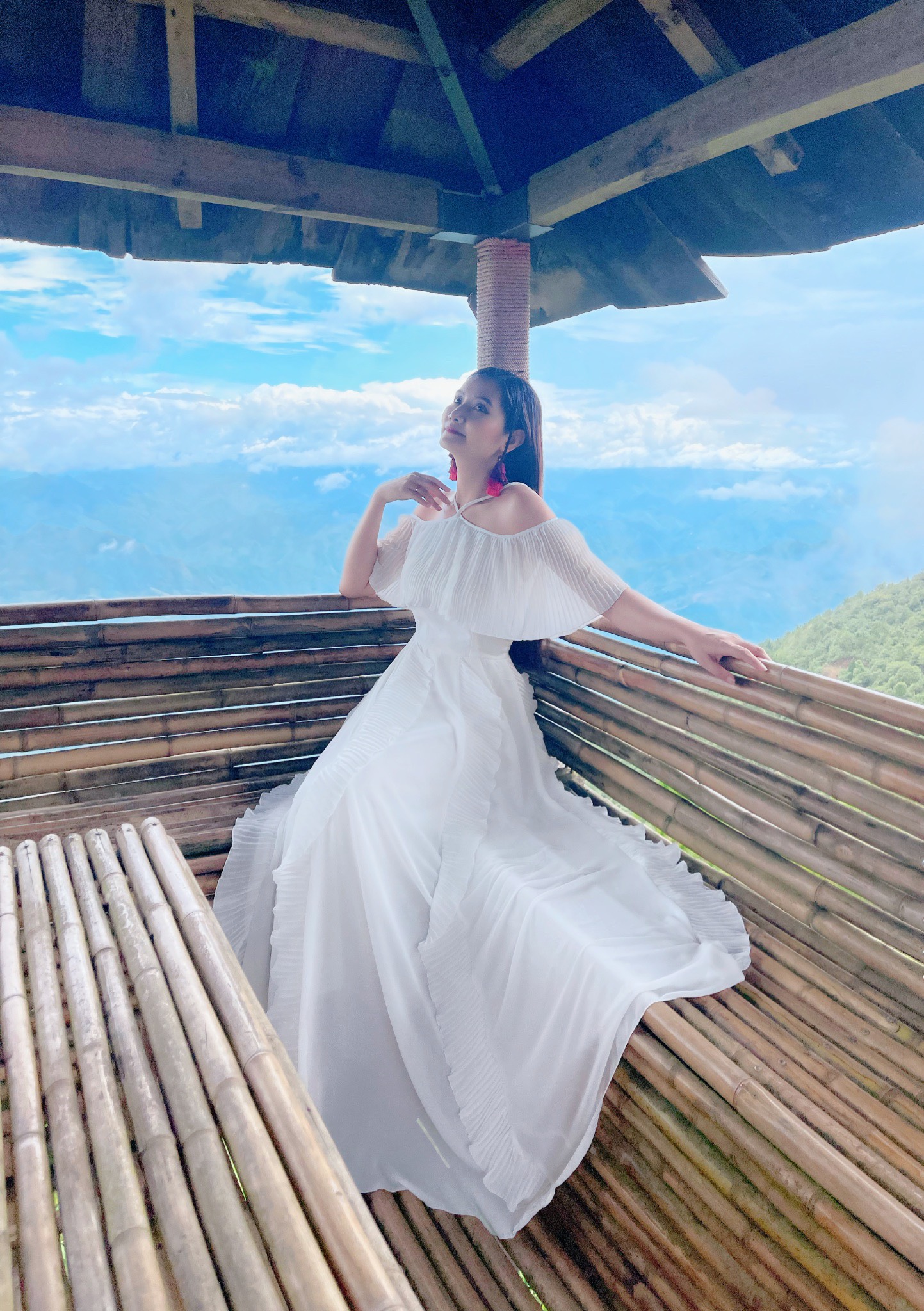 Đầm maxi trắng tầm ánh trễ vai mới nhất