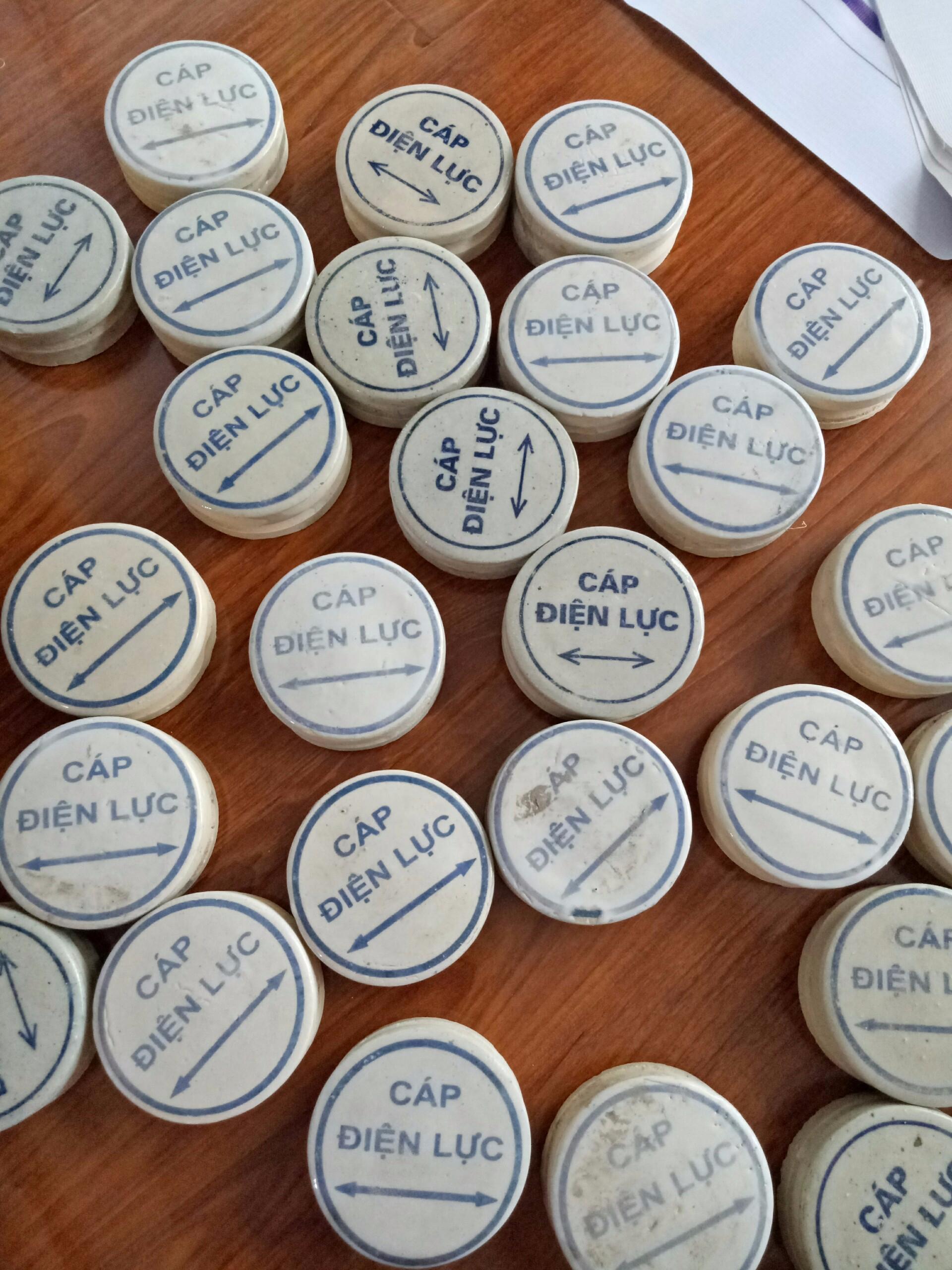 Mốc sứ cảnh báo cáp ngầm điện lực