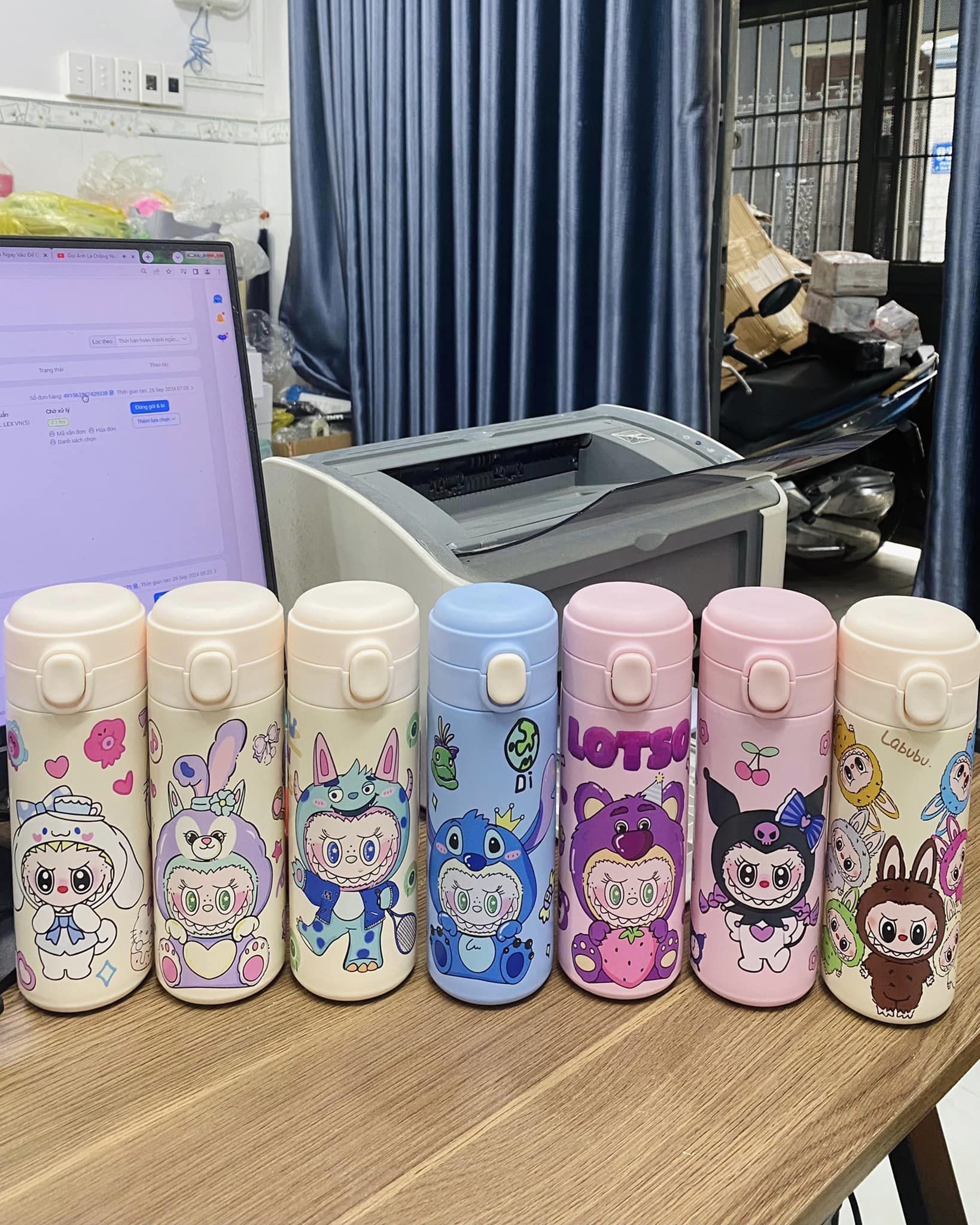    TẶNG TÚI ĐỰNG   Bình Nước Giữ Nhiệt Hoạt Hình Gấu Dâu  Gấu Pooh  Labubu Đáng Yêu 420Ml Inox 304 Chống Hoen Gỉ Nắp Bật Tiện Dụng 