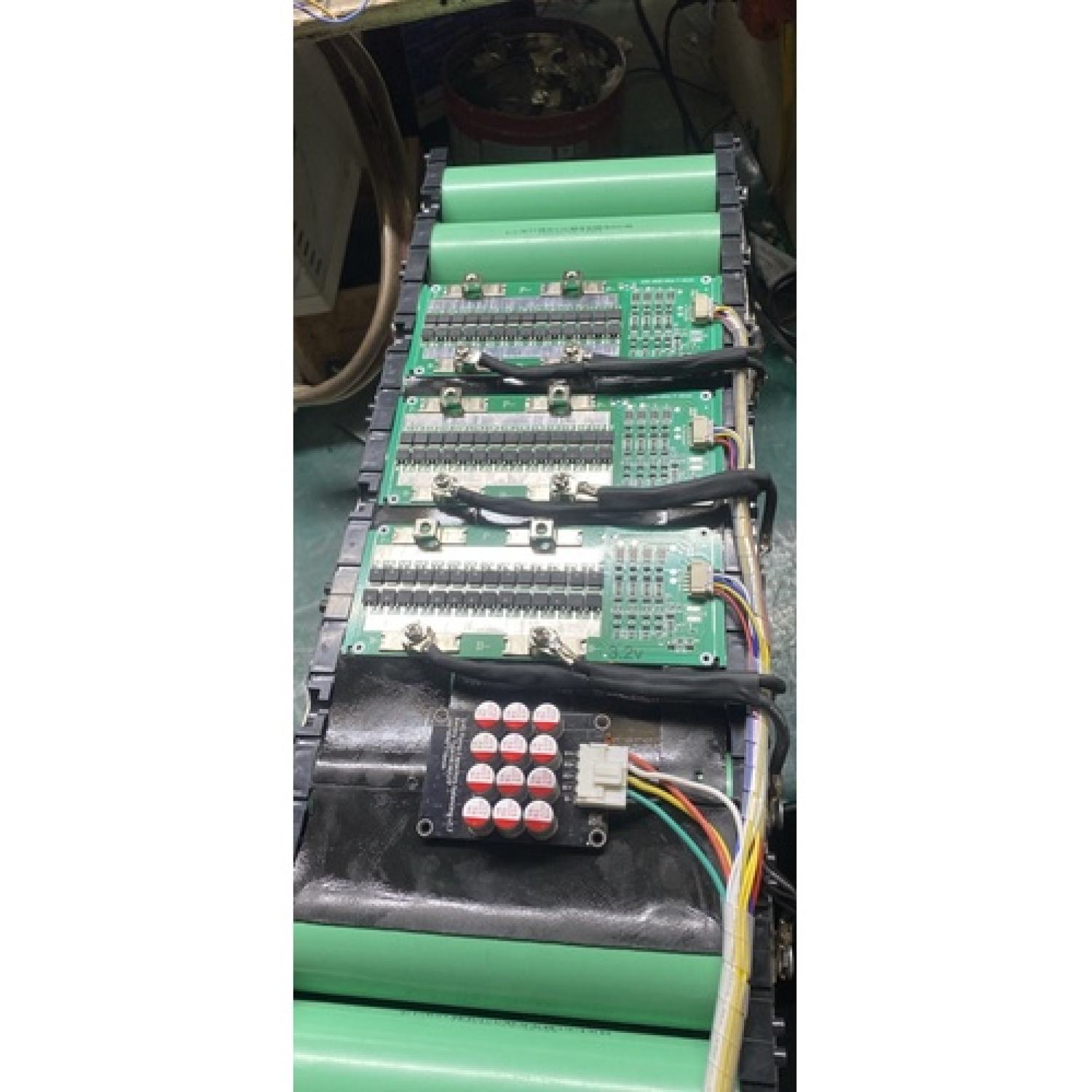 Bình Pin Lithium 12v 220Ah Mới 100% + Tặng kèm sạc 30A khi mua bình 15