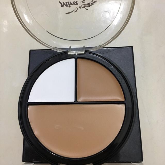 Kem che khuyết điểm và tạo điểm nhấn 3 ngăn màu MIRA Professional Combi Foundation 30g No.3