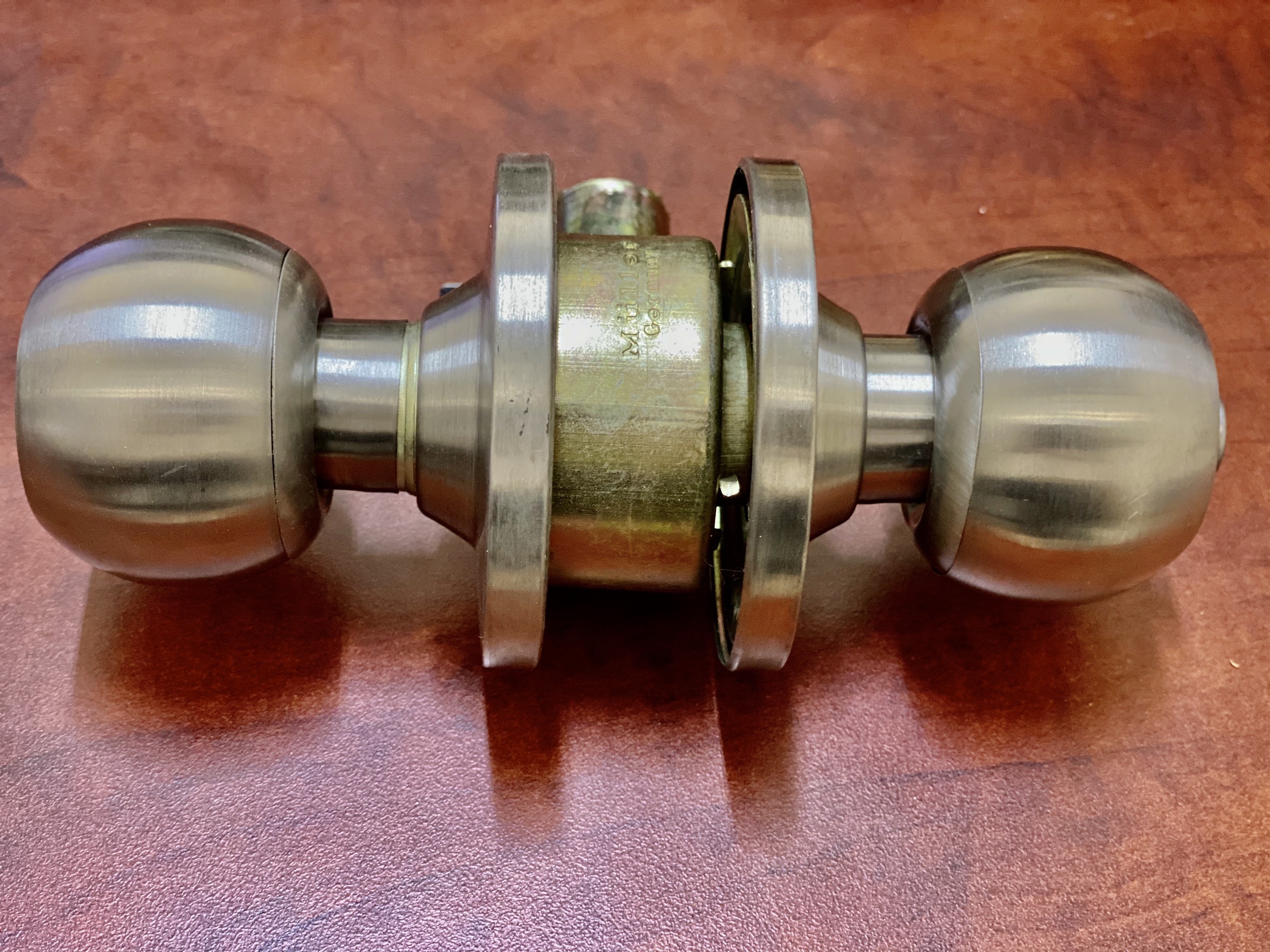 [HCM]Khoá nắm tròn dùng cho nhà vệ sinh (không chìa) có thể đổi cò phù hợp với các loại cửa