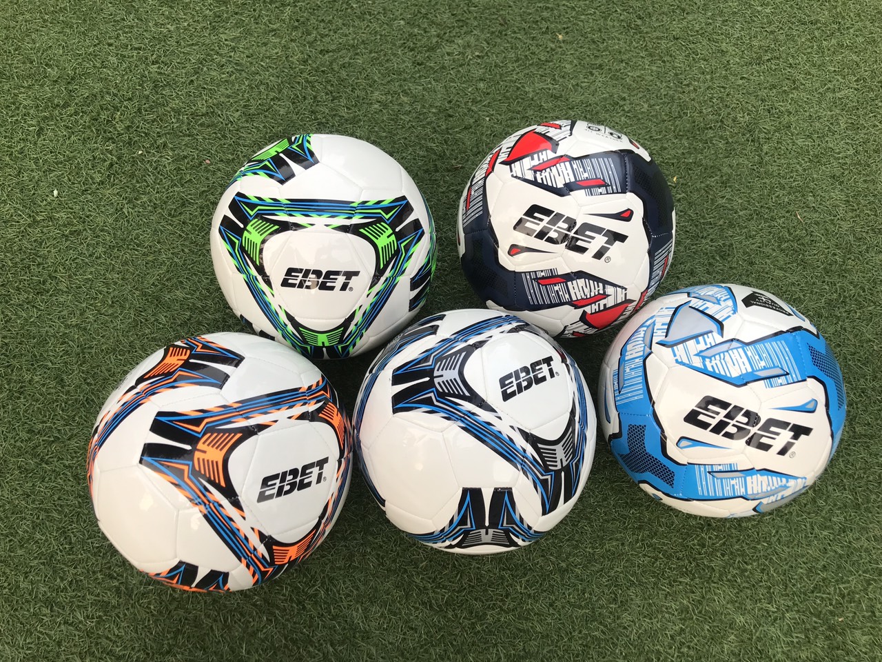 Bóng đá Động Lực và Bách Hiền trẻ em Size 4 Hoa Ebete + Tặng kim bơm bóng (giao màu ngẫu nhiên)