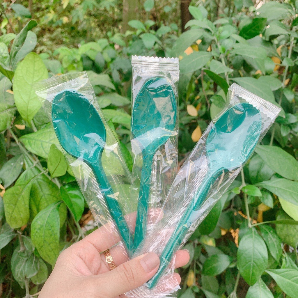 50 muỗng màng bọc, muỗng nhựa trăng cao cấp dùng một lần 15cm dùng quán ăn - quán nào cũng cân