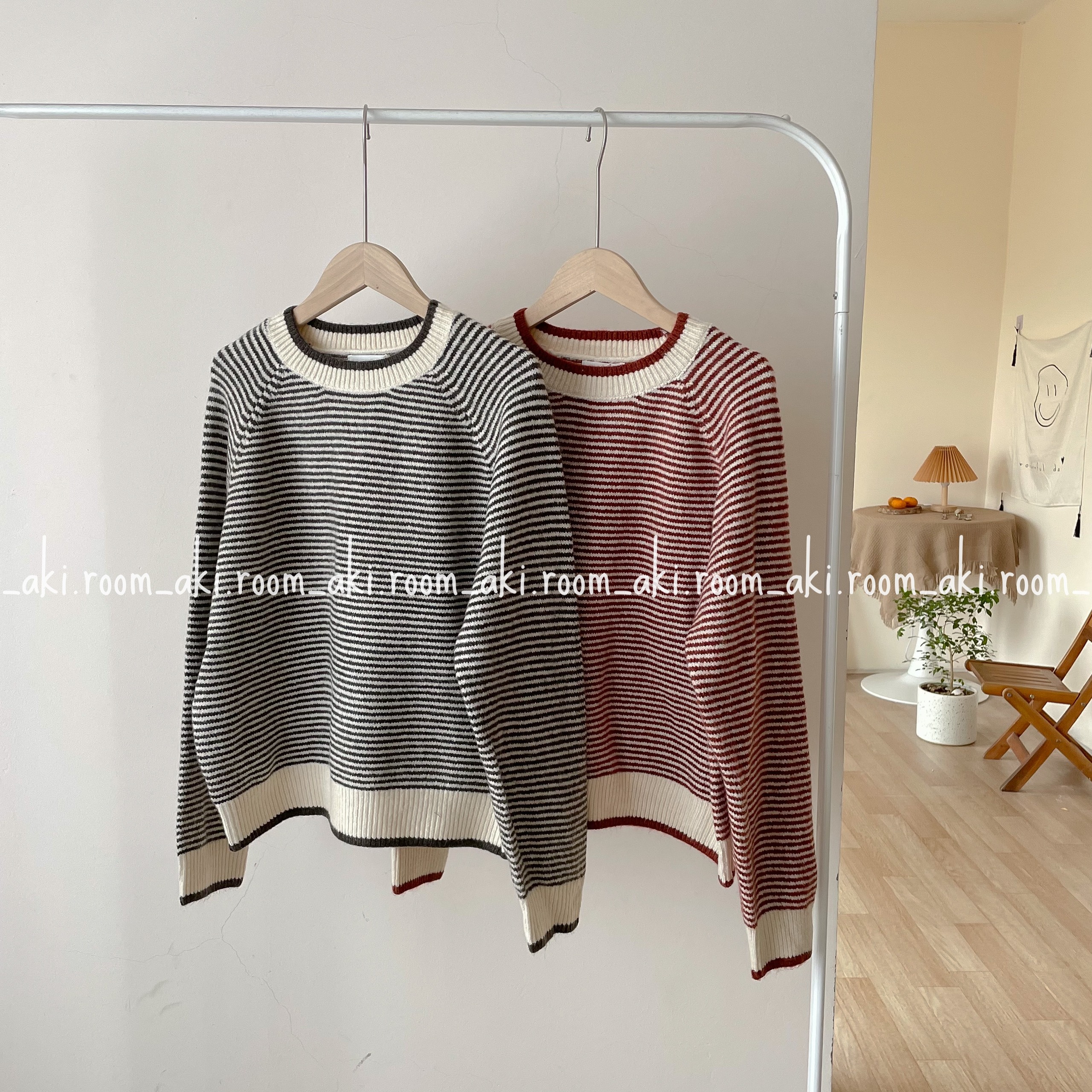 Áo len kẻ ngang nhỏ cổ tròn chân trơn 8967 - Aki room
