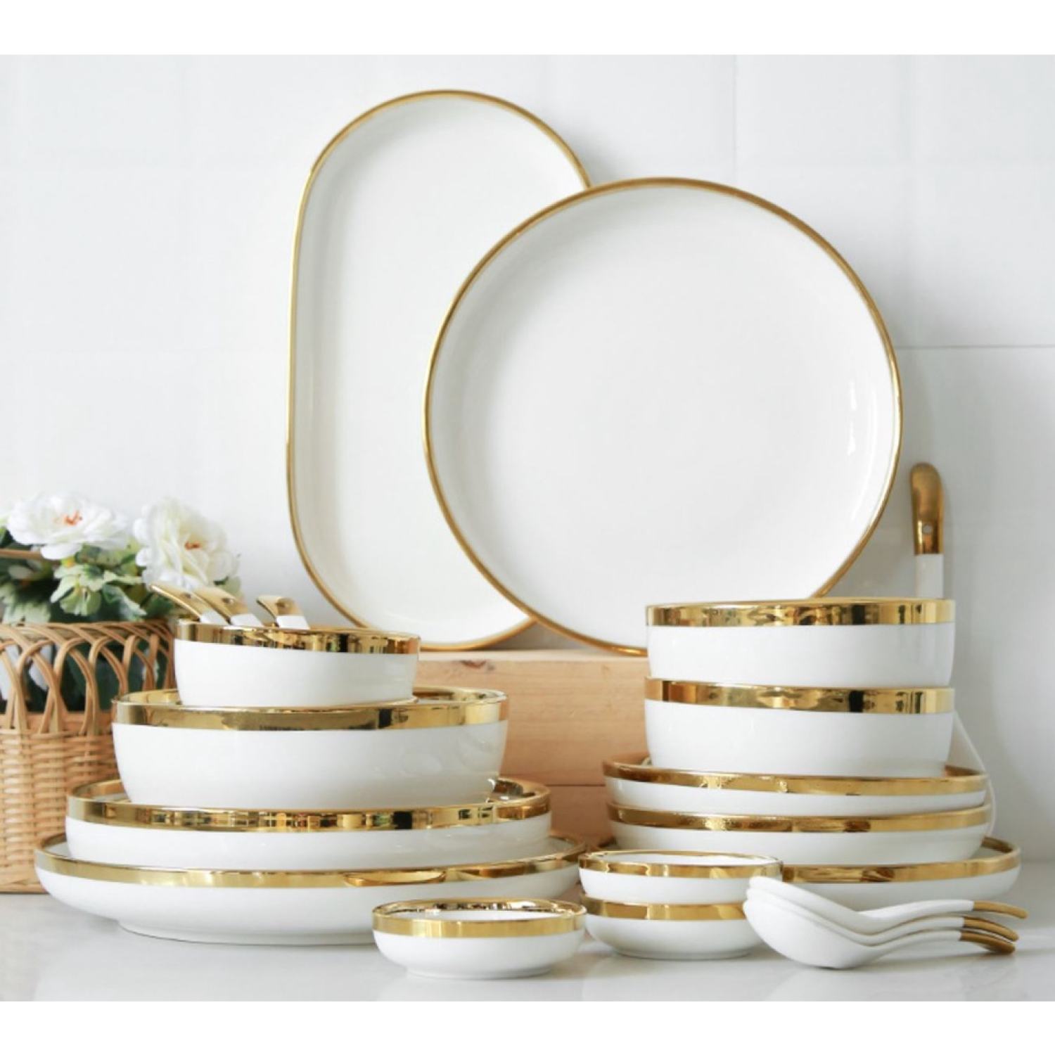 Bộ Bát Đĩa 26 Món Trắng Viền Vàng Bán Lẻ. Bộ chén đĩa bát 26 món cao cấp bán lẻ. bát con, chén sứ trắng viền vàng. bát ăn cơm màu trắng viền vàng bán lẻ. muỗng sứ trắng viền vàng. bộ chén đĩa 26 chi tiết cao cấp màu trắng