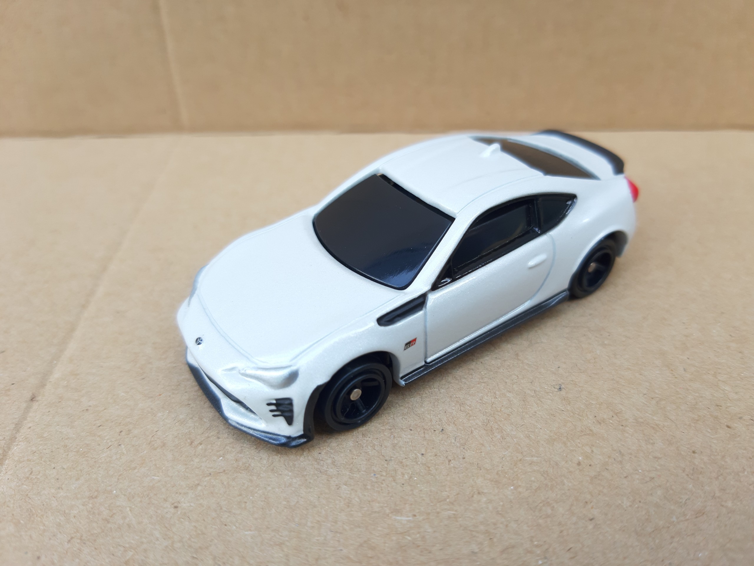 Xe mô hình Tomica 4D (có đề, rung, nẹt pô, còi) - Xe Tomica Toyota 86 màu trắng rất đẹp giá rẻ cho sưu tầm