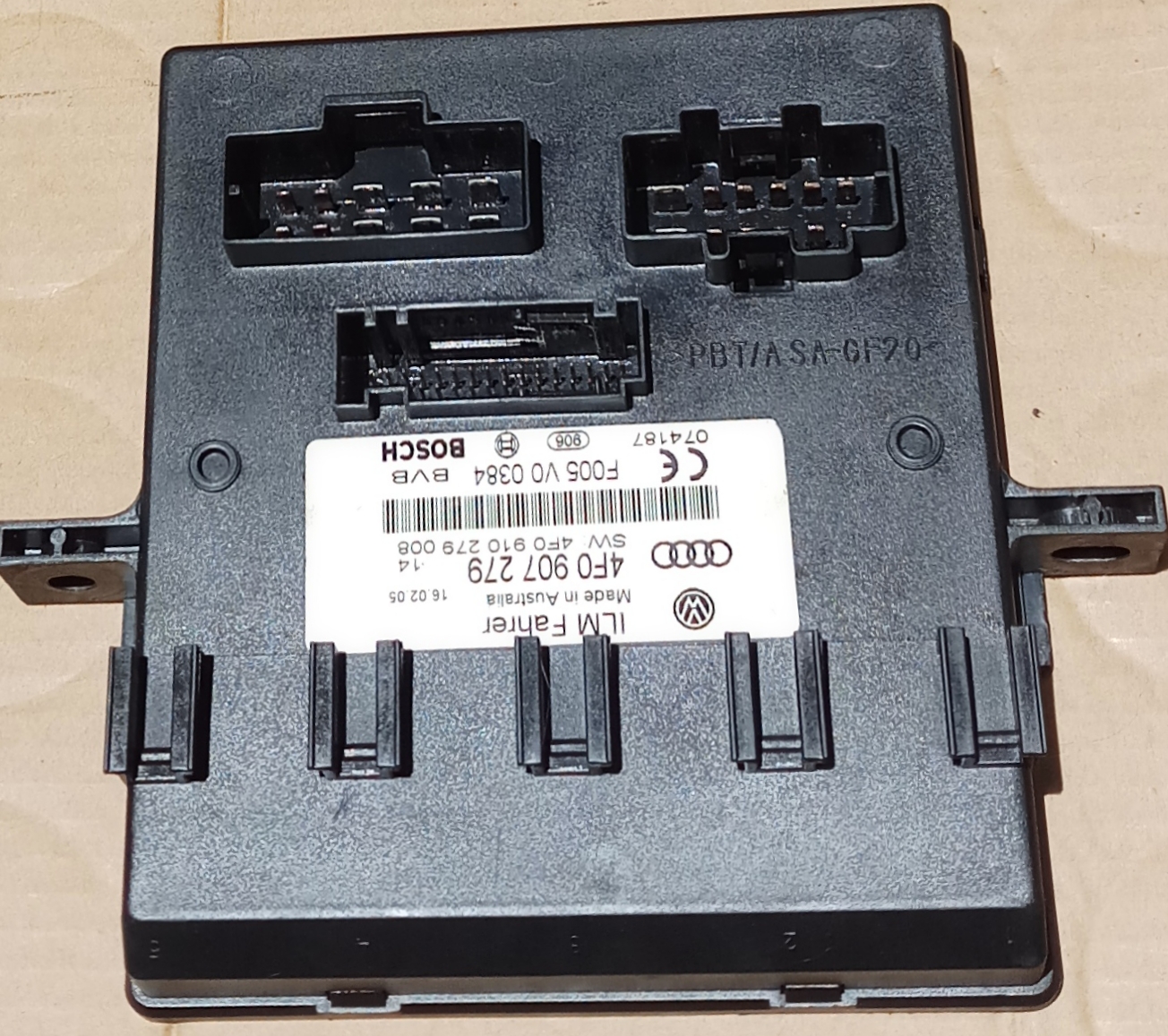 Hộp BCM đều khiển hệ thống điện dưới tấp lô AUDI A6 C6 A8 Q7 2005------2011