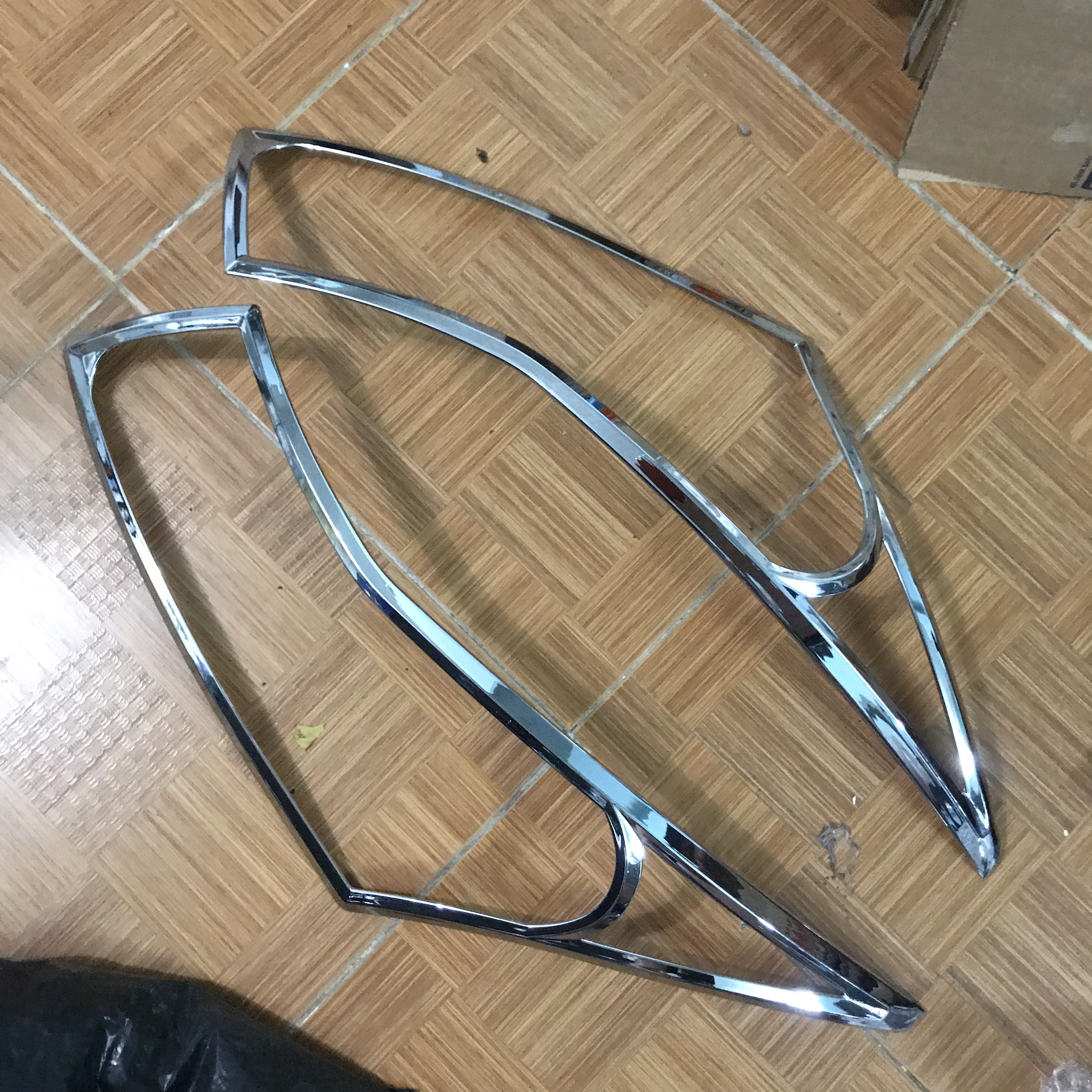 Bộ 2 ốp viền đèn Pha mạ crom xe Lacetti Nhập, Chevrolet Cruze cho các đời 2009 đến 2013