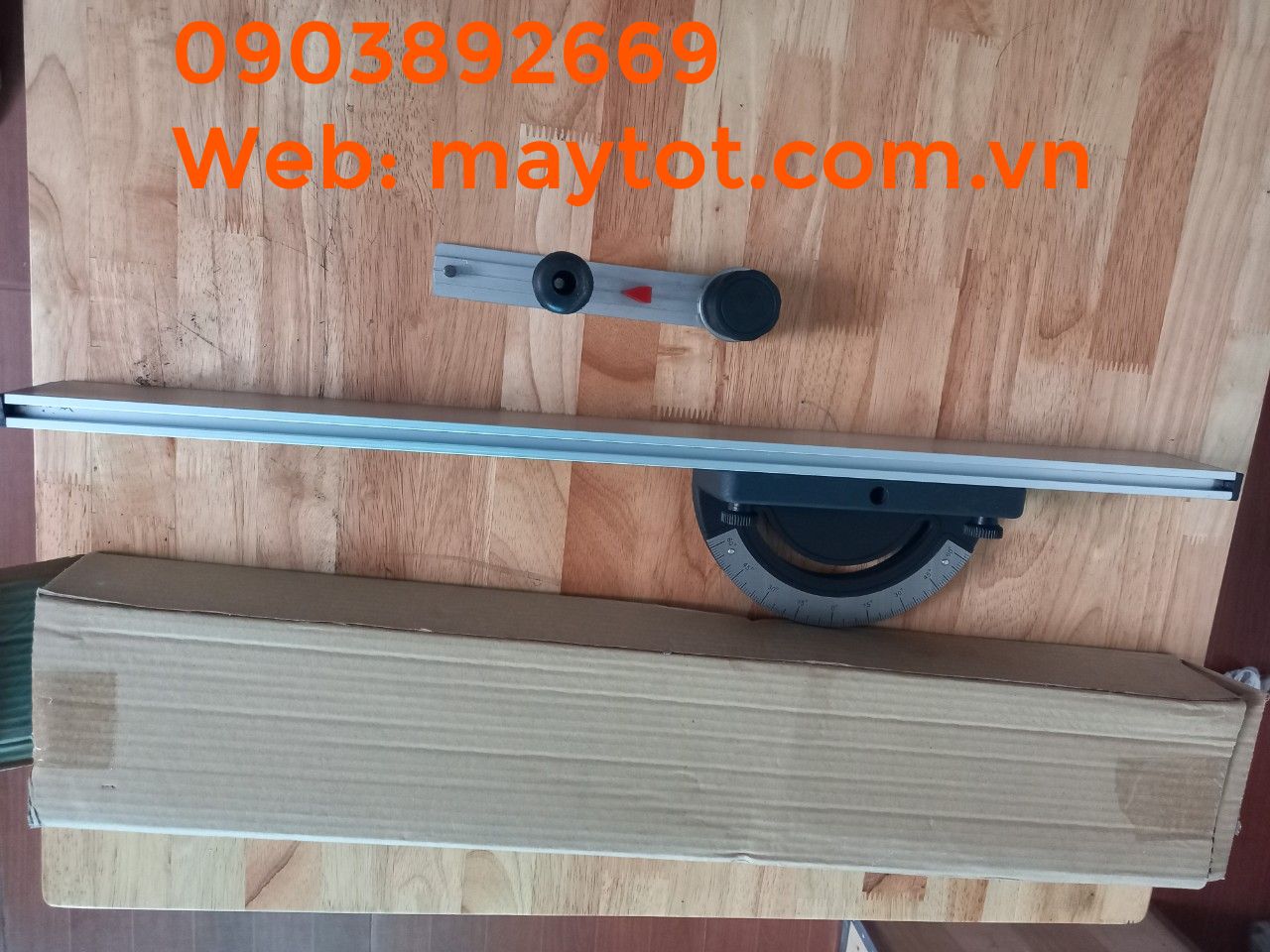 Thước cắt góc 45 độ của máy cưa bàn trượt