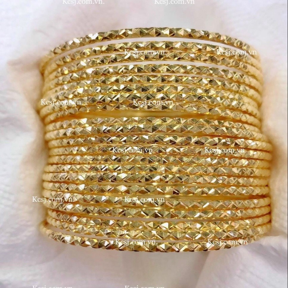 Vòng tay vàng nữ 5 chỉ là món quà ý nghĩa và đầy ấn tượng cho người phụ nữ bạn yêu quý. Với chất liệu vàng 24k đẹp và bền, chiếc vòng tay này sẽ là người bạn đồng hành tuyệt vời cho phái đẹp trong mọi hoàn cảnh.