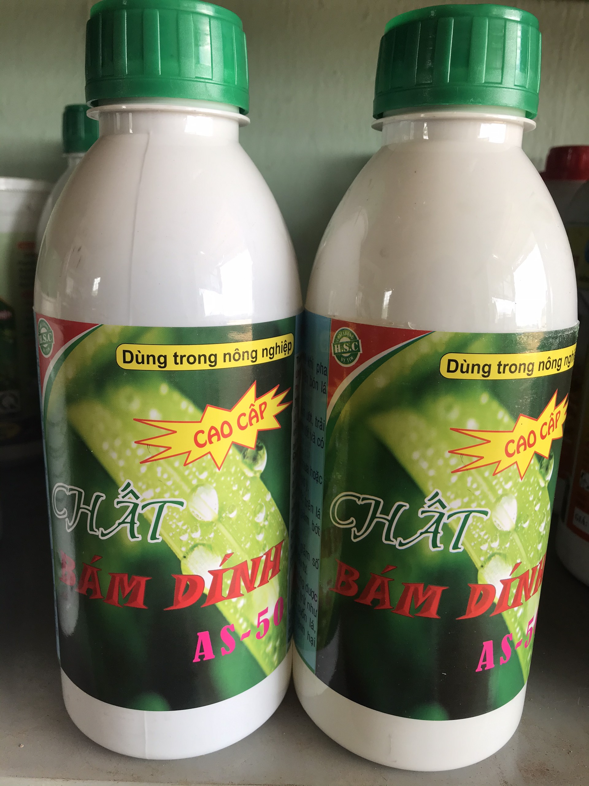 Chất bám dính sinh học làm tăng hiệu lực và độ bền của thuốc trừ sâu, trừ bệnh, thuốc cỏ -1 lít có quà tặng kèm
