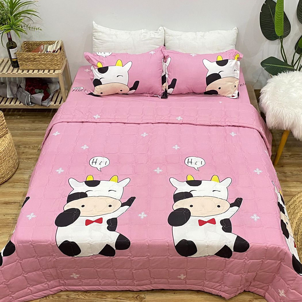 Bộ Ga Gối 3 Món Cotton Poly Màu Hồng Hoạ Tiết Bò Sữa Nhiều Kích Thước M2/M6/M8/2M2