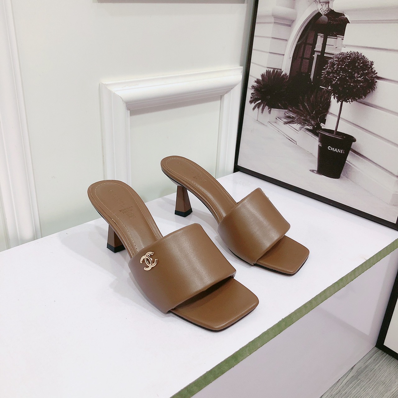 Guốc nữ quai ngang bản lớn phối khoá chữ gót ly cao 7P kiểu dáng thời trang cực dễ mang chất da mềm siêu tôn dáng Guốc cao gót