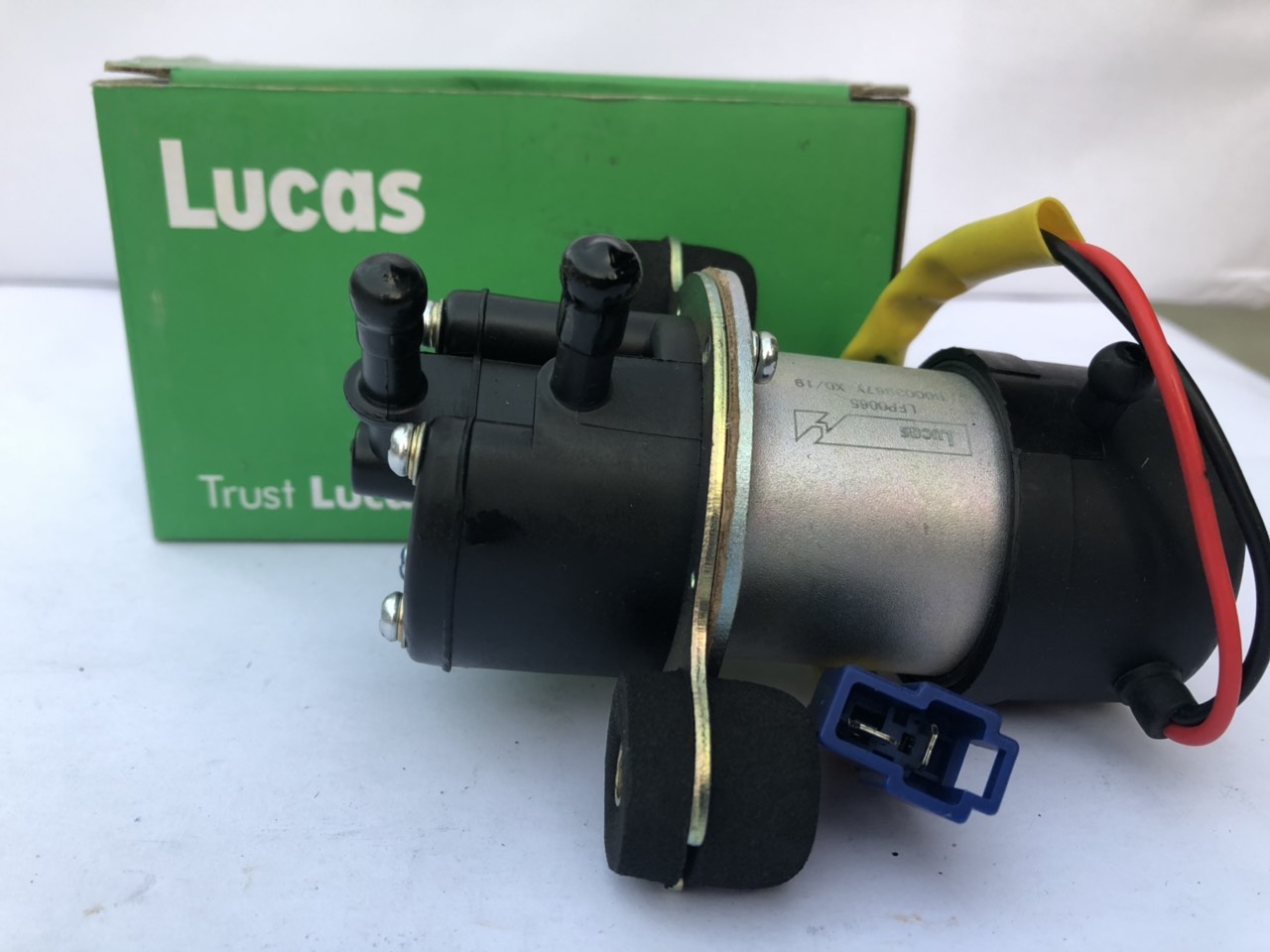 BƠM XĂNG ĐỨNG LUCAS SUZUKI 500 KG/ BƠM XĂNG SU ĐỨNG 5 TẠ