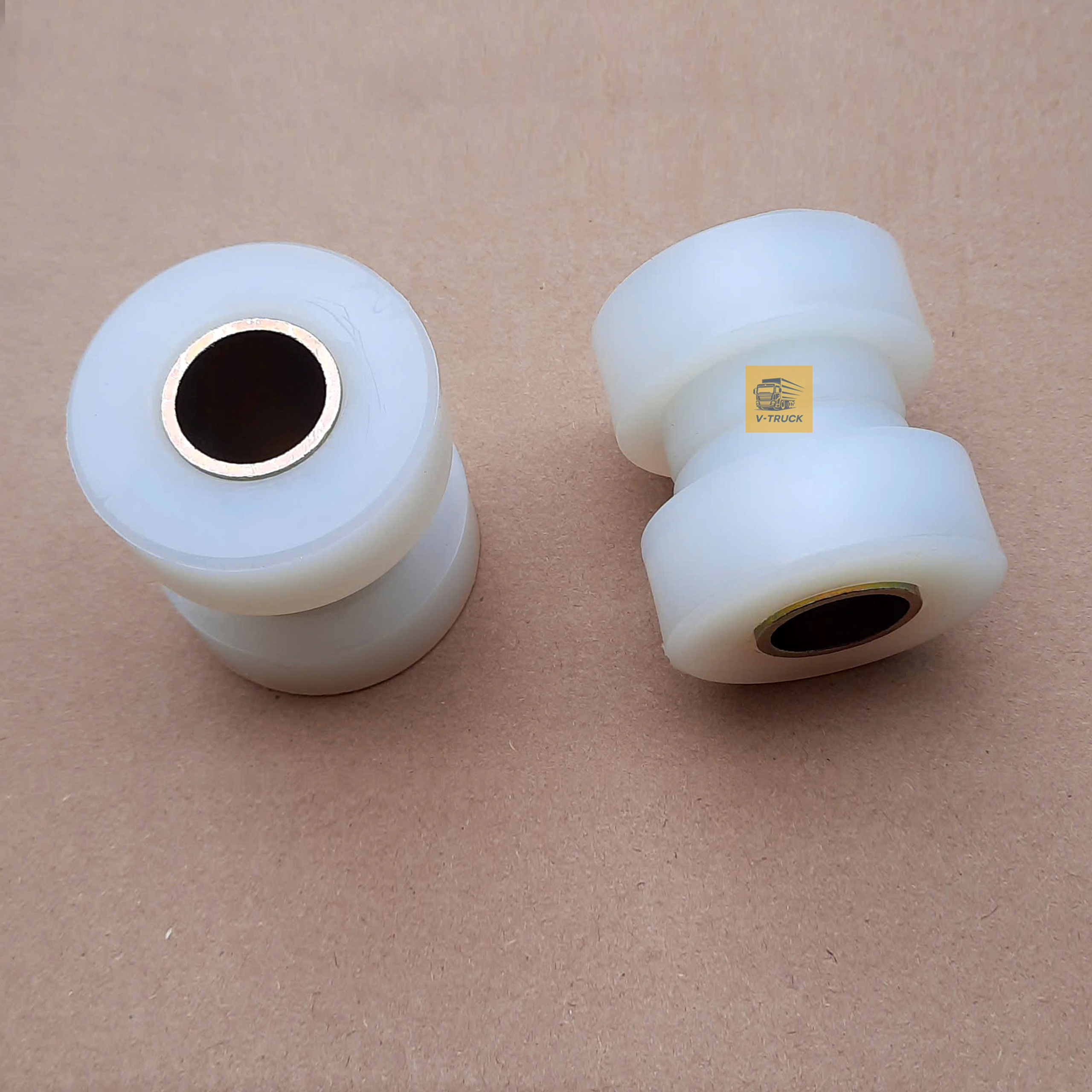 Bạc Nhựa Treo Thanh Cân Bằng Sau Howo Cầu Man (Phía Dưới) (1 Bộ 2 Chiếc)
