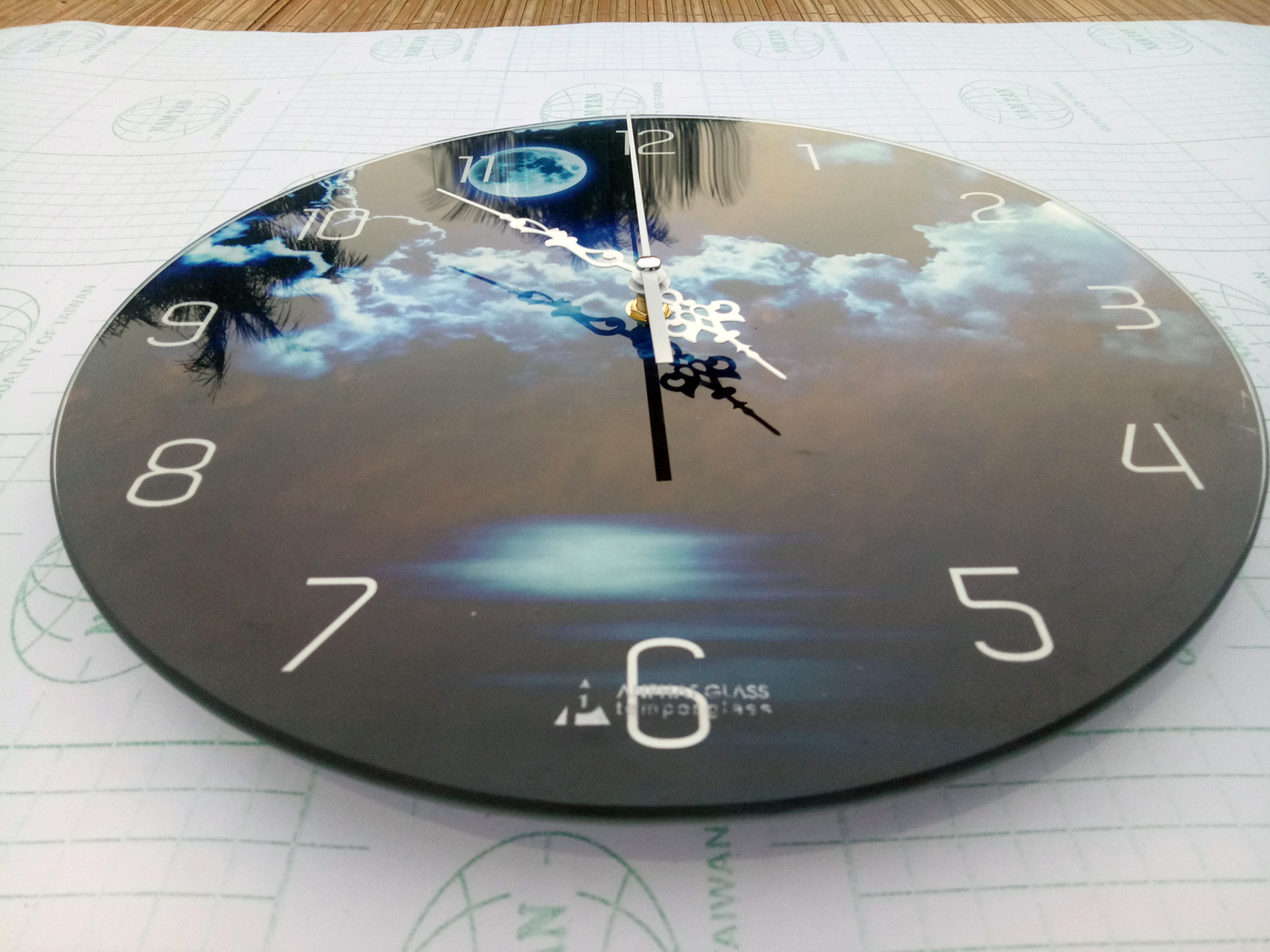 Dong ho treo tuong dep, sang trọng