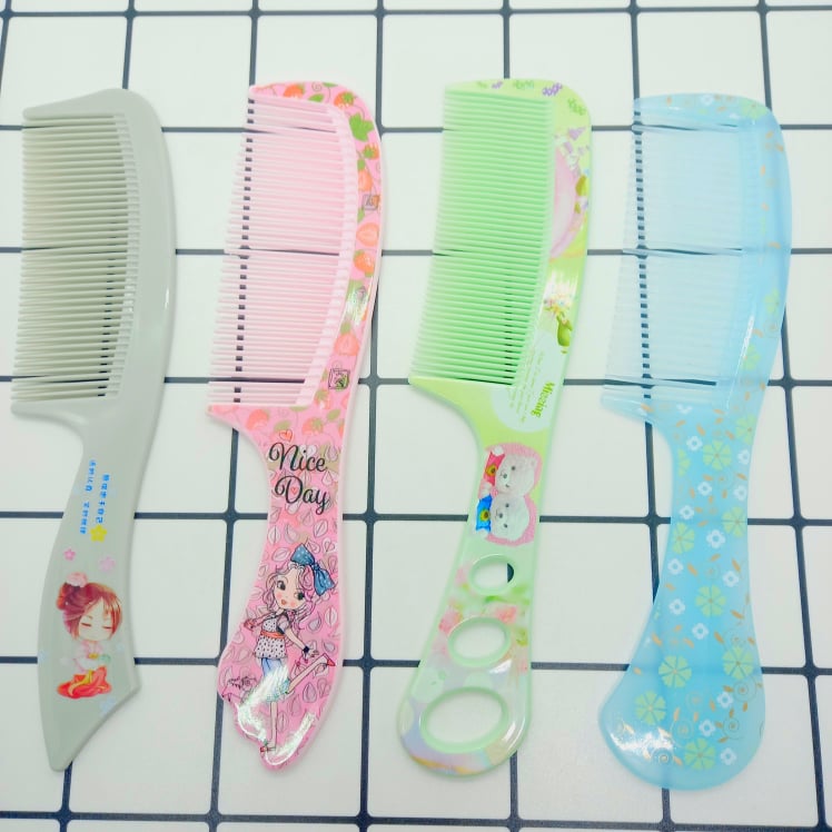 Lược chải tóc có cán mẫu ngẫu nhiên