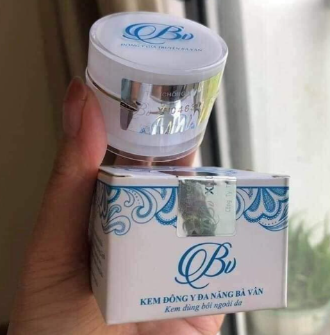 kem bà vân bôi chàm sữa cho bé