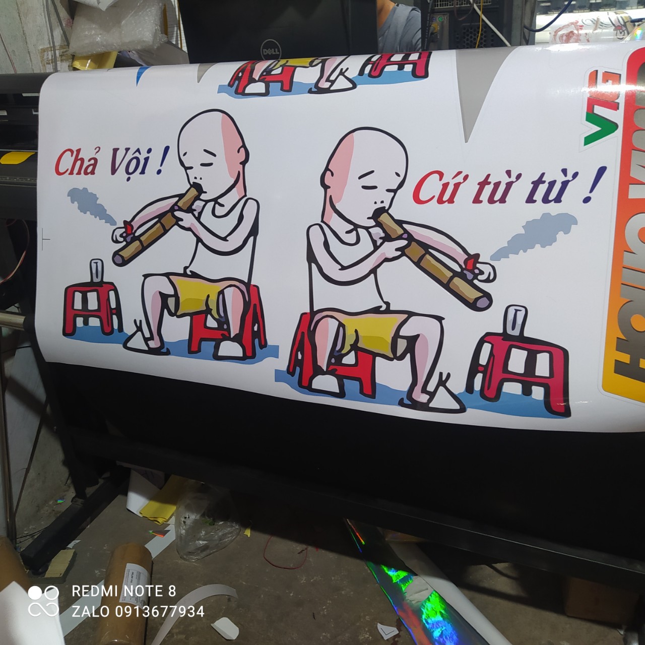 Cặp tem decal tễu kèm chữ tài xế nghèo, kệ sao phải vội, cứ từ từ hót trend 2022