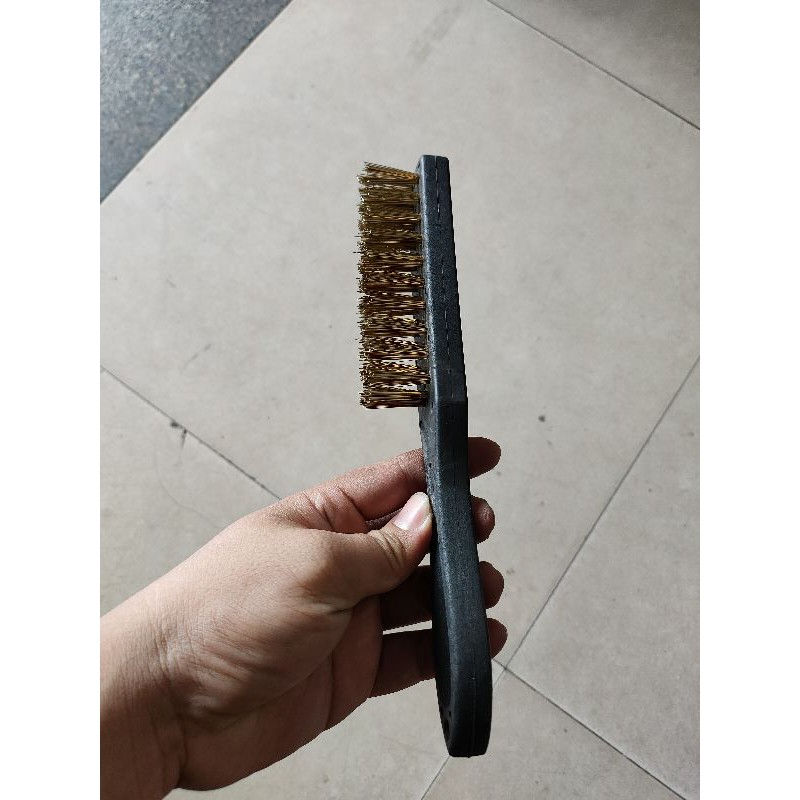 Bàn chải cước vàng - cán nhựa đen