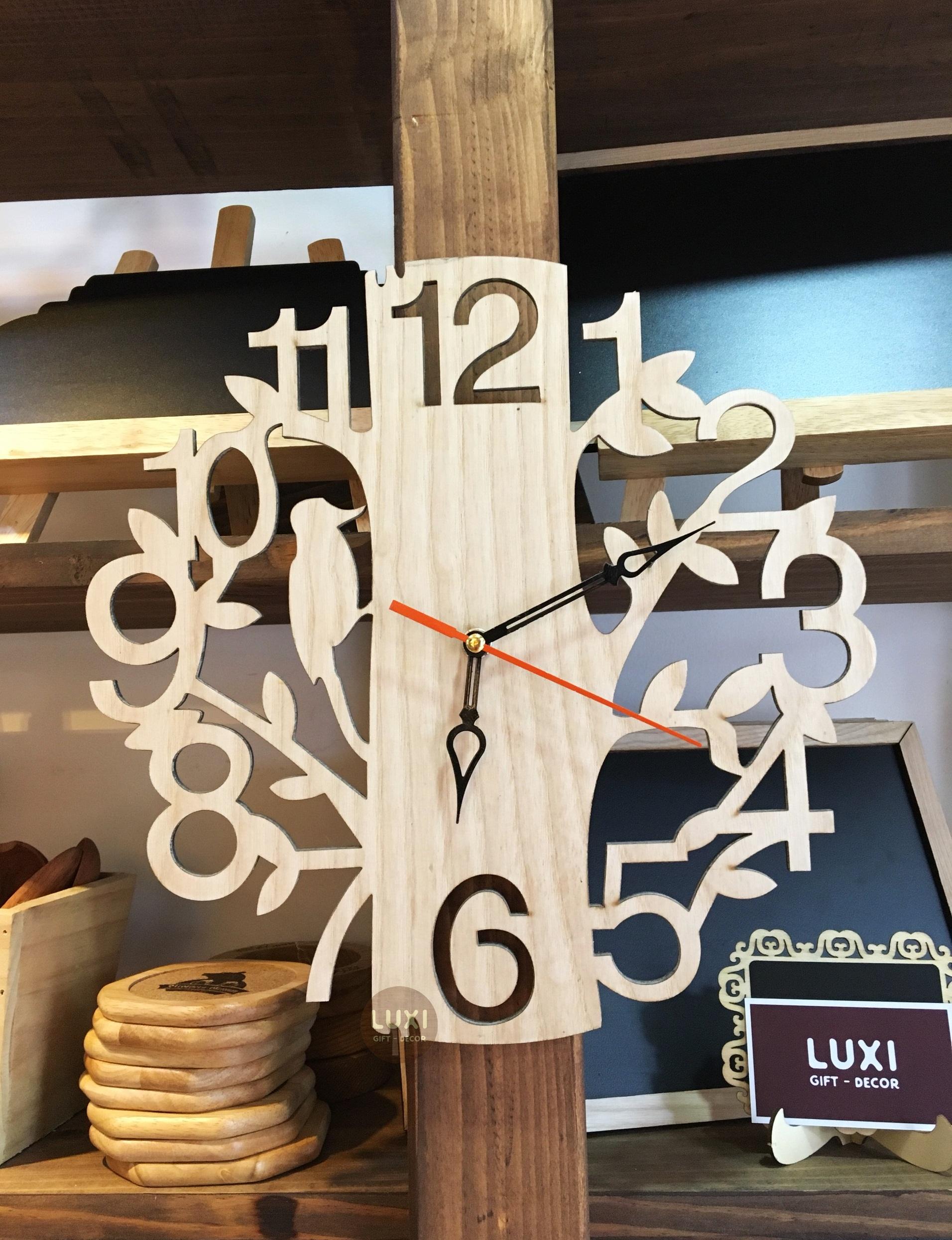 Đồng hồ gỗ treo tường hoa lá mã 01 LUXI decor