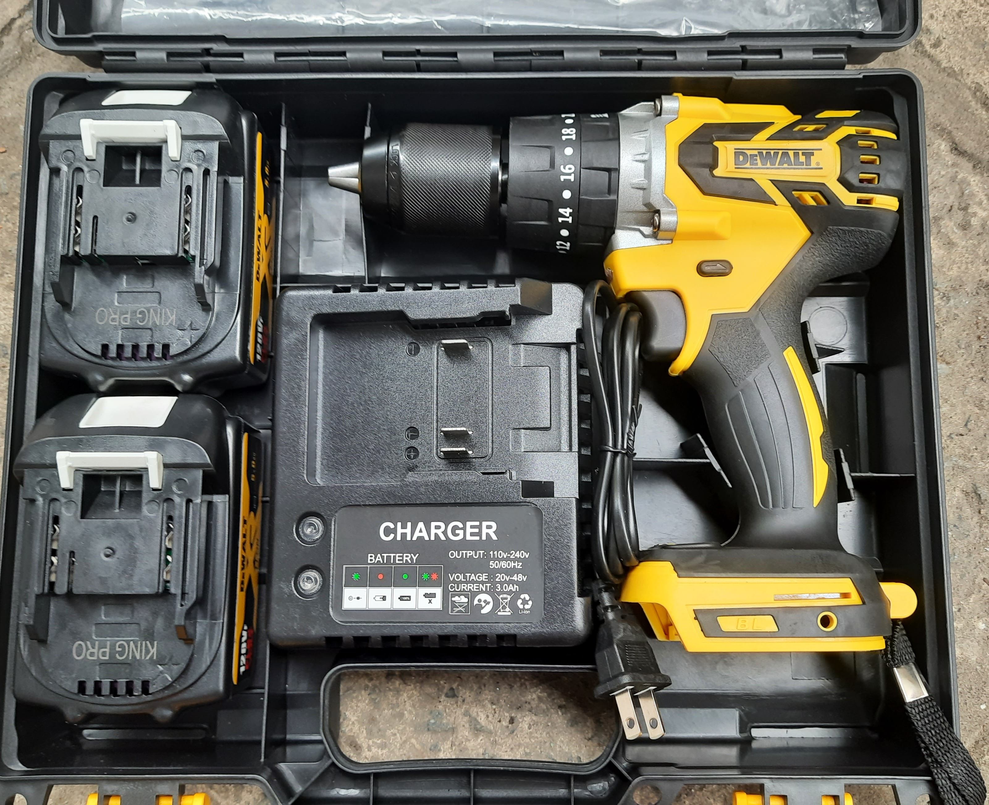 Máy khoan pin DeWalt 3 chức năng