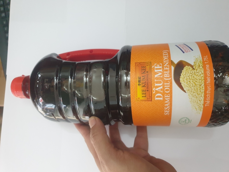 Dầu mè lee kum kee chai 1.75l