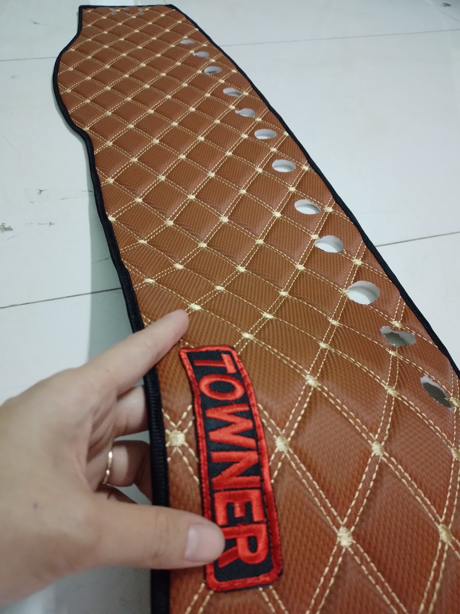 Thảm lót taplo xe tải Thaco Towner 750a 800a loại nhung và da cacbon