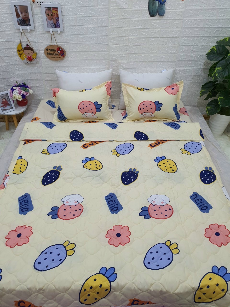 Bộ chăn ga gối cotton poly - hình dâu kem tiệm nhà cá