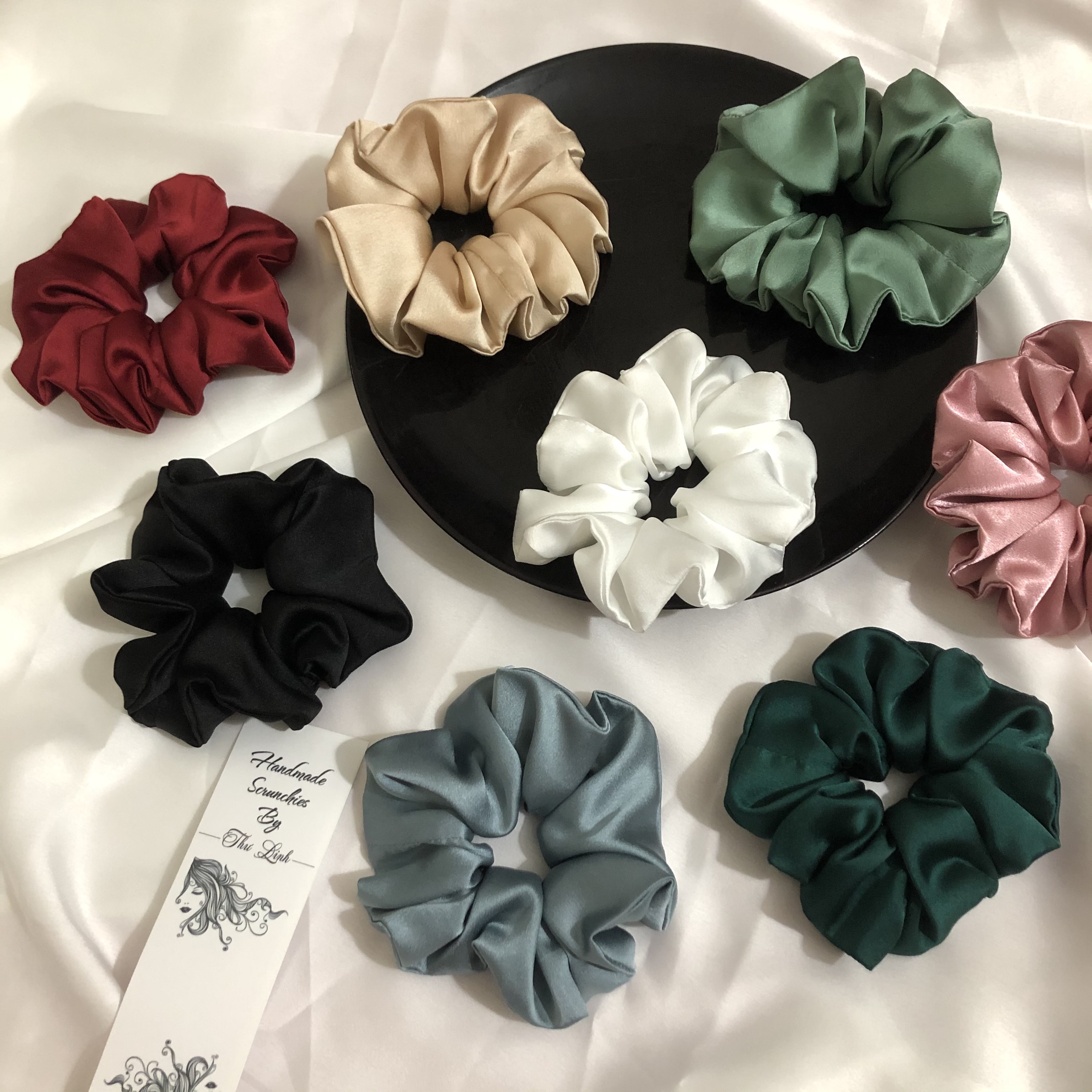 Dây buộc tóc, cột tóc vải Scrunchies từ lụa satin, sang trọng phong cách Hàn Quốc _ Scrunchies thiết kế cao cấp