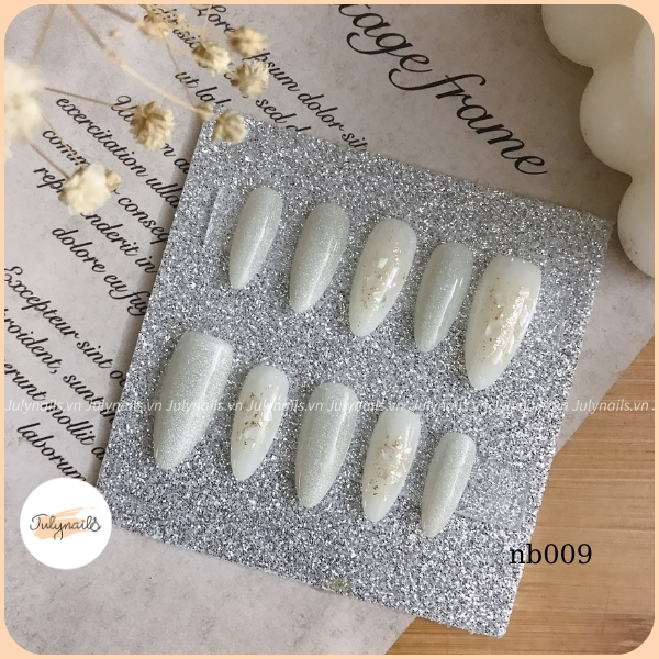 Móng Úp Thiết Kế Đơn Giản Nail Box Trắng Sữa Mắt Mèo julynails nb009