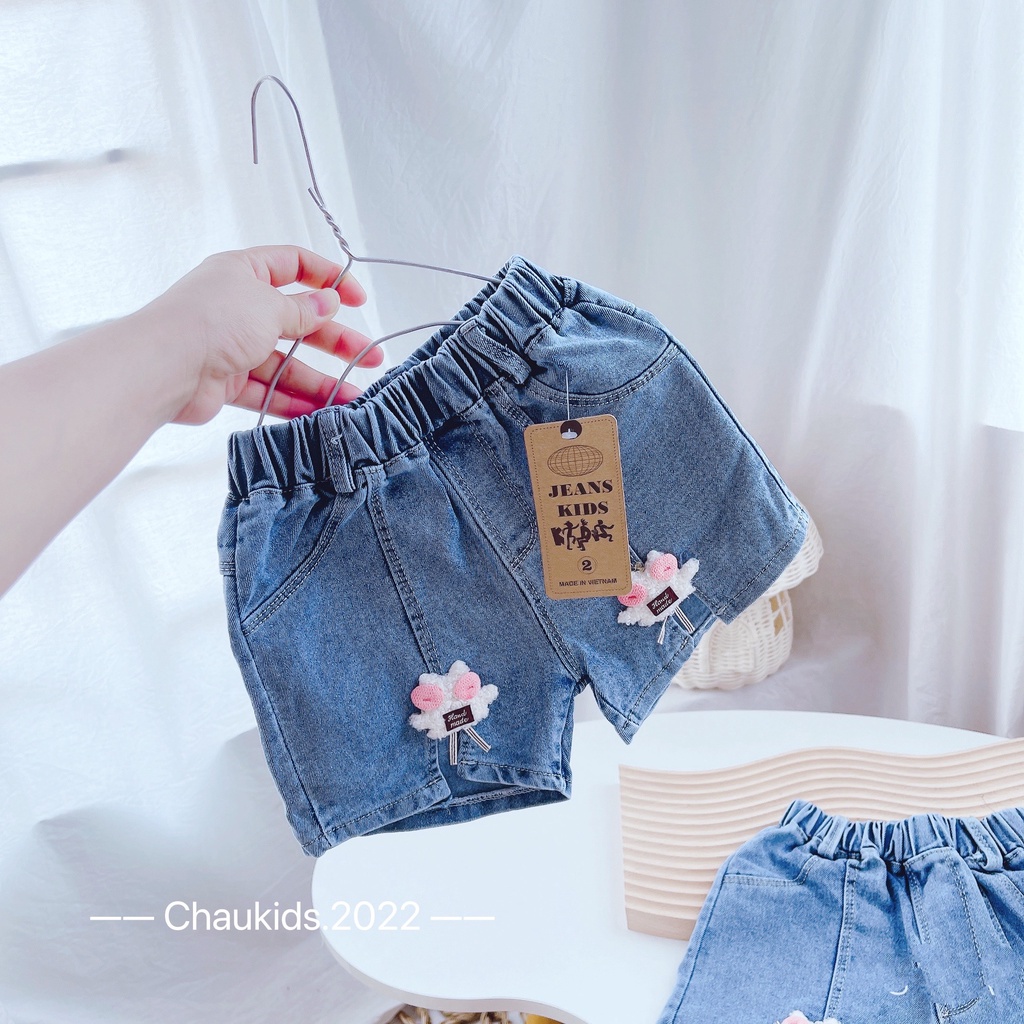 Quần đùi bé gái, quần short jean đính sticker gấu 2 bên cho bé
