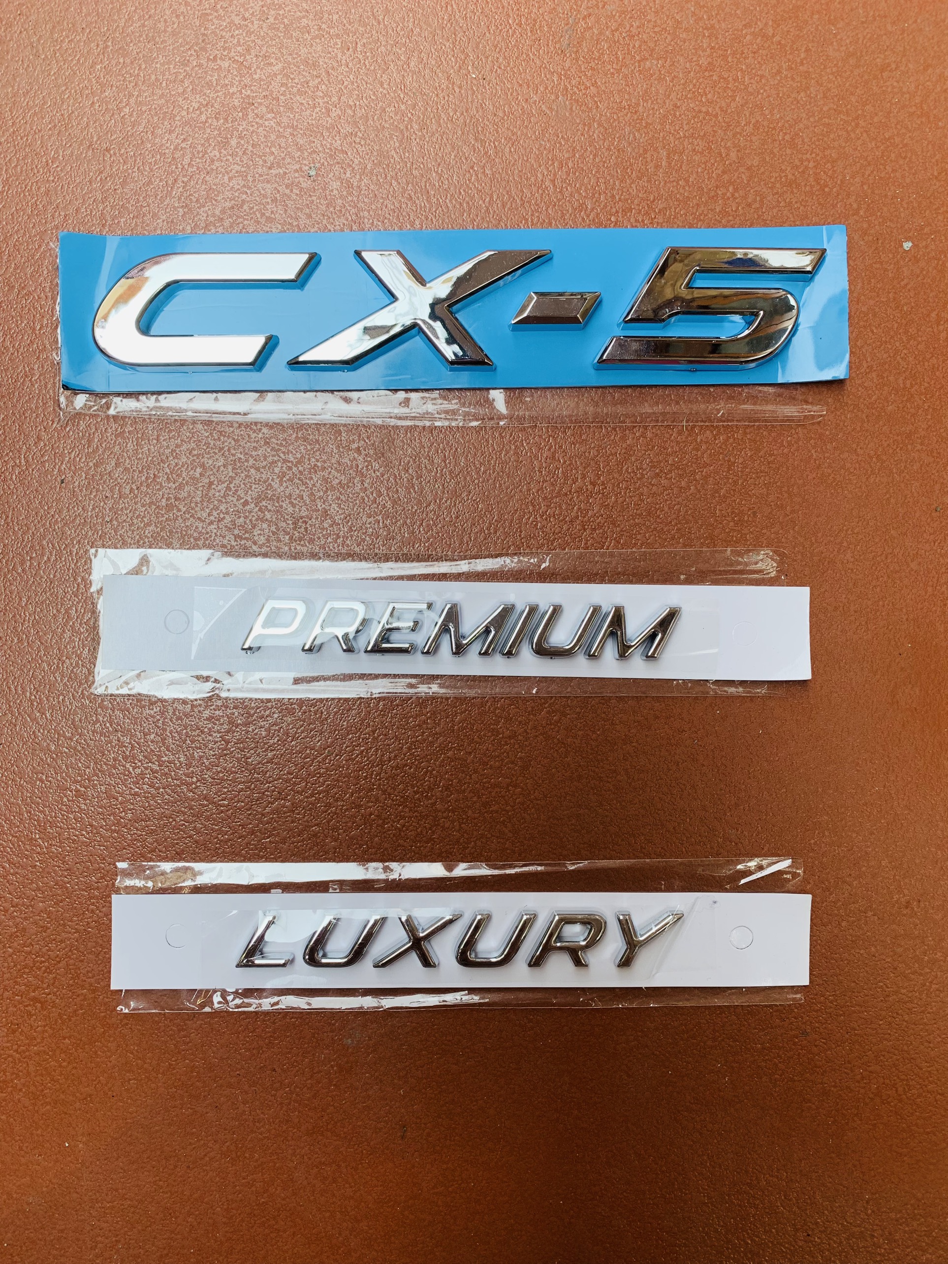 Logo chữ nổi PREMIUM / LUXURY / CX-5 dán xe KIA Cerato, K3, Soluto....: Mazda 3, Mazda 6, CX5, CX8.