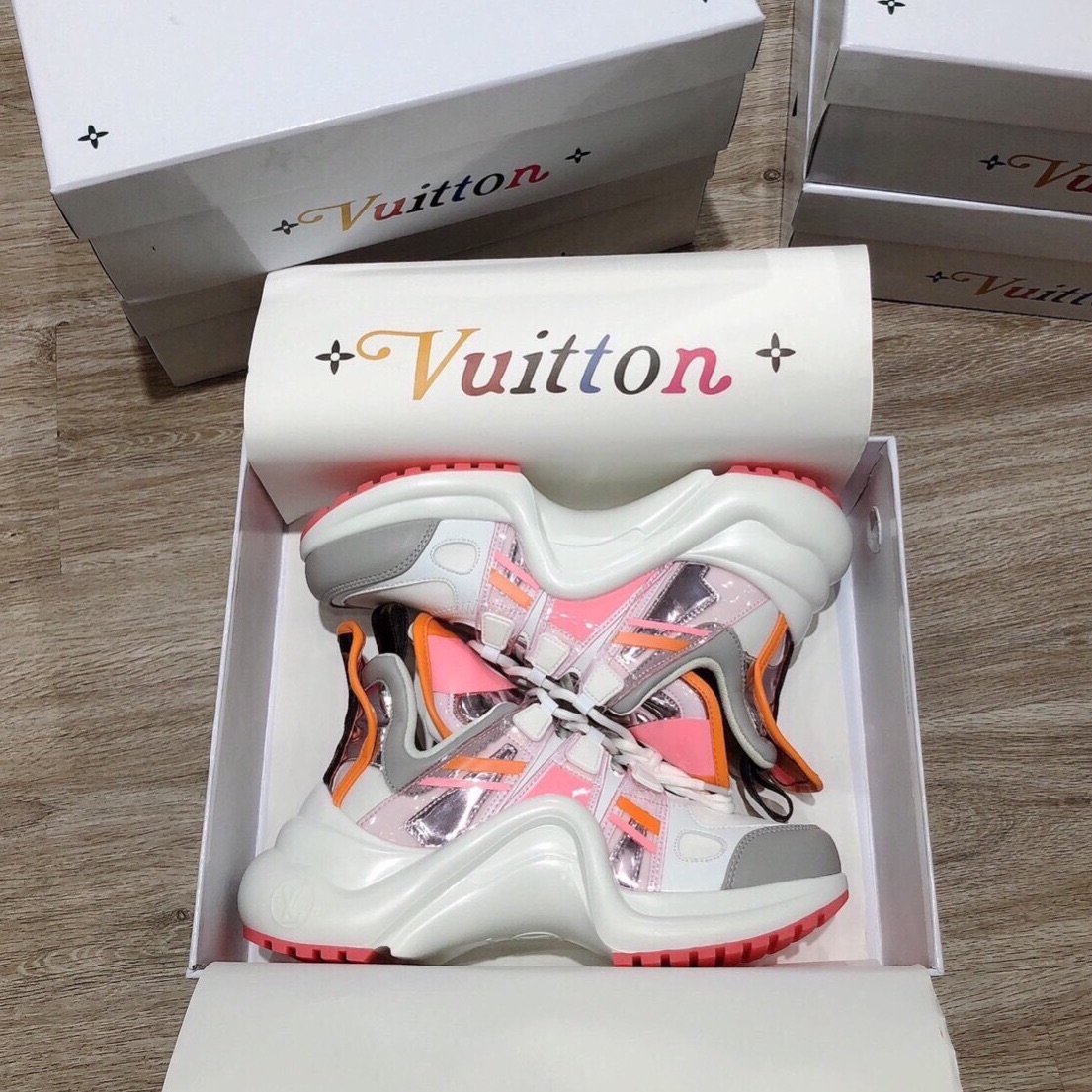 Giày Lvs nữ màu hồng trắng cao cấp, chất liệu cao cấp, bền, nhẹ, mềm mại và êm chân, thiết kế tinh tế, di chuyển dễ dàng và thoải mái