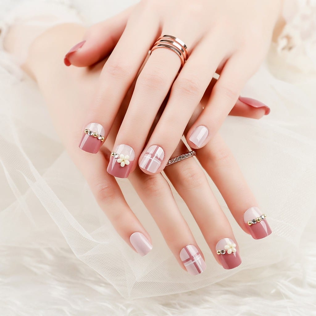 Bộ 24 Móng Tay Giả Kẻ Sọc Đính Hoa Đá (kèm keo+ dũa móng)