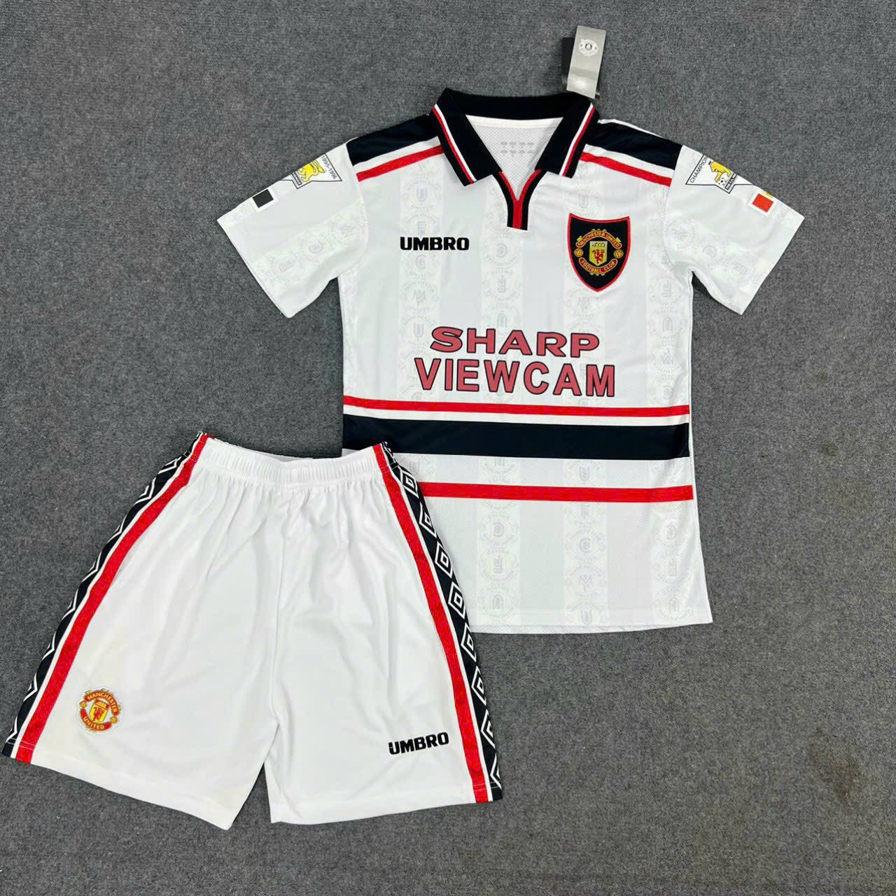 Áo Bóng Đá CLB Manchester United 1998-1999 - Chuẩn Mẫu Thi Đấu - Vải Polyester Thái Gai Lưới