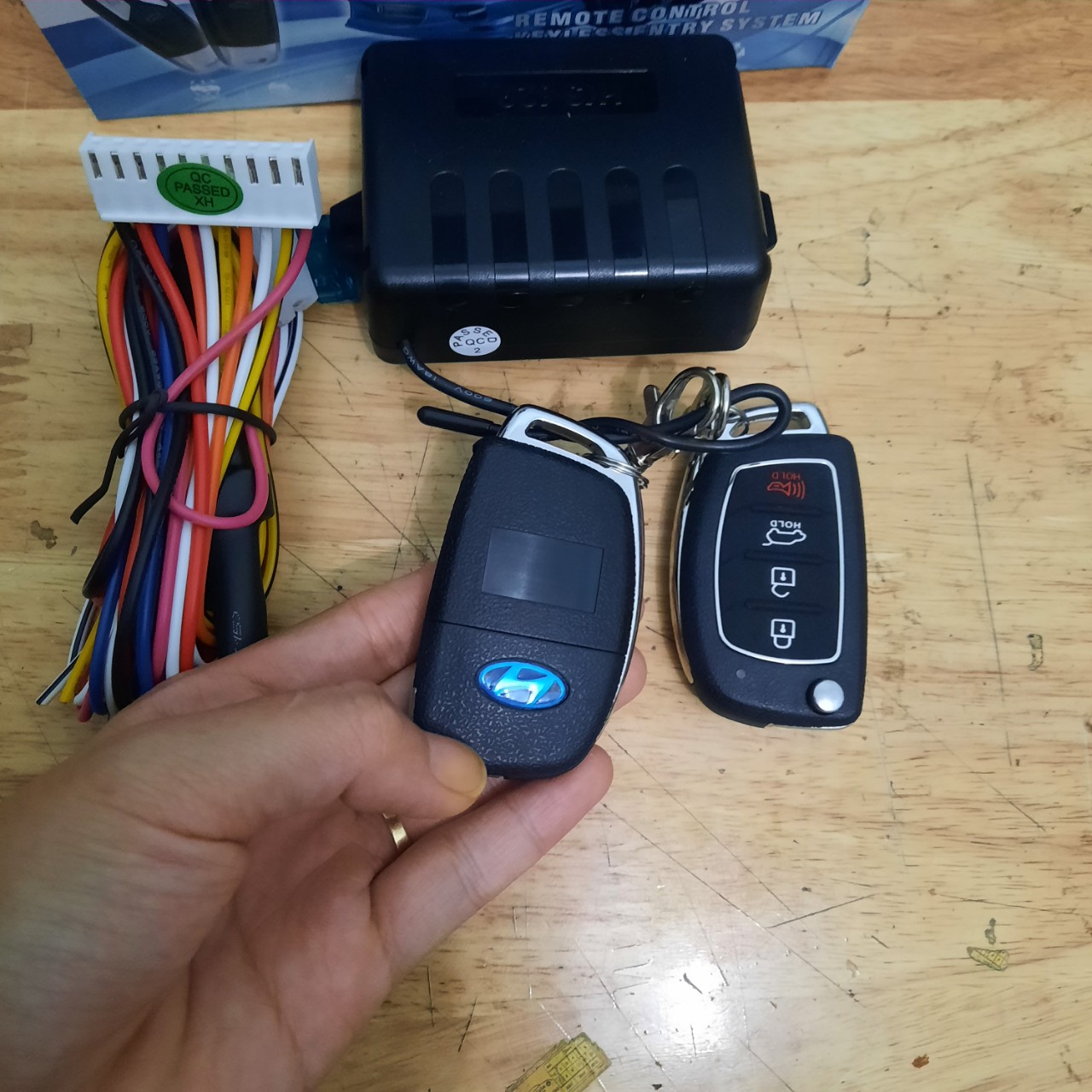 Bộ điều khiển cửa, lock cửa ô tô cho xe HYUNDAI kèm chuột cửa 12V
