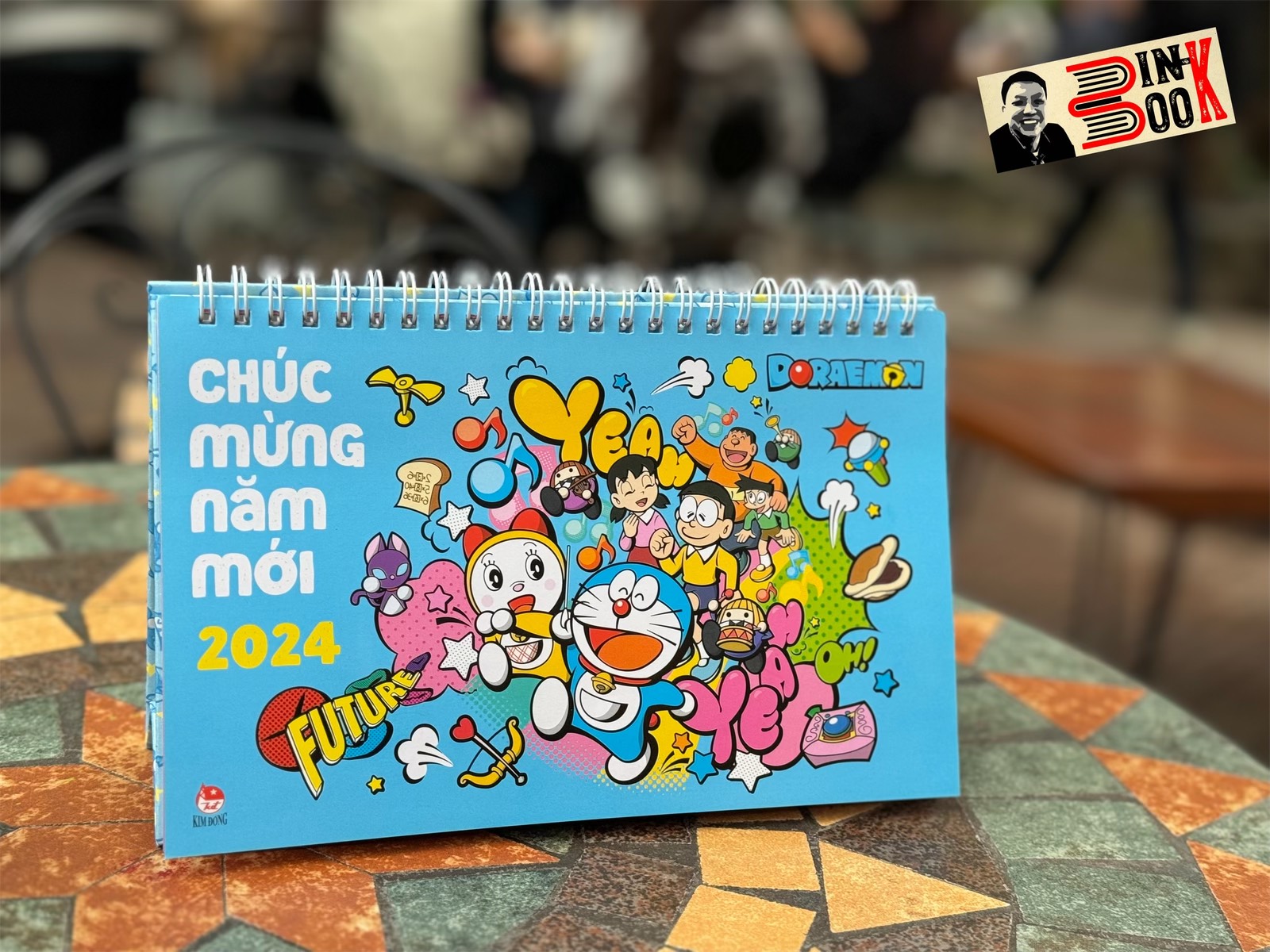 (TẶNG KÈM BẢNG STICKER) LỊCH ĐỂ BÀN DORAEMON 2024 – Fujiko Pro – NXB Kim Đồng