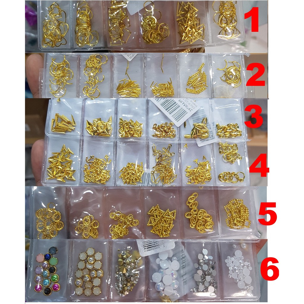 Charm kim loại trang trí móng
