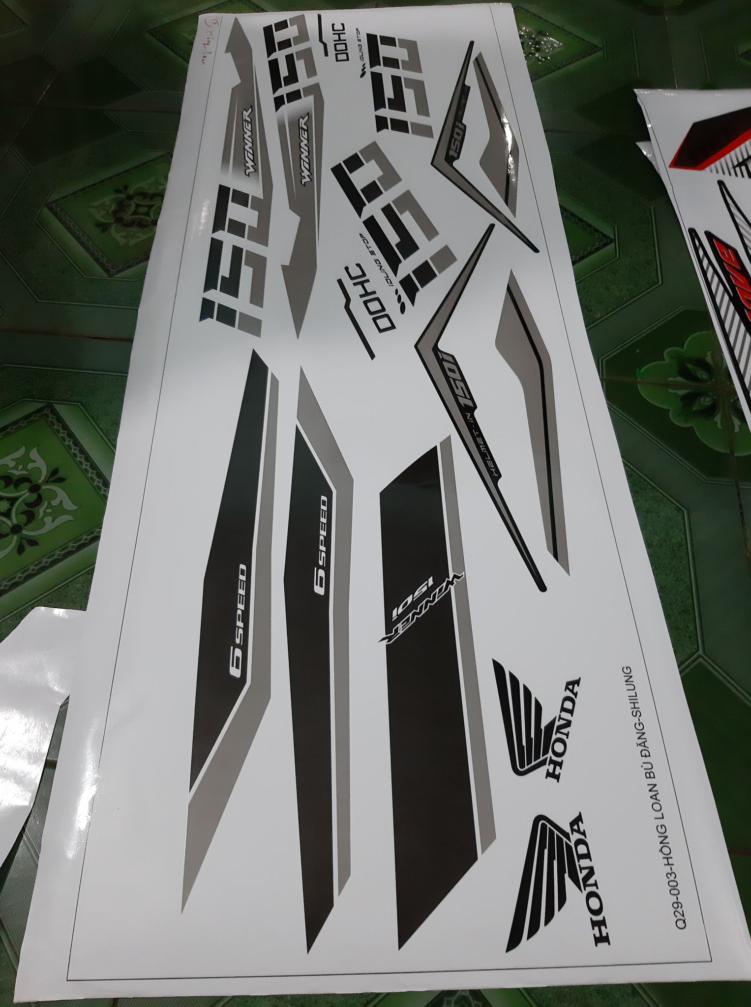 Tem rời winner 150 đen bạc xe trắng